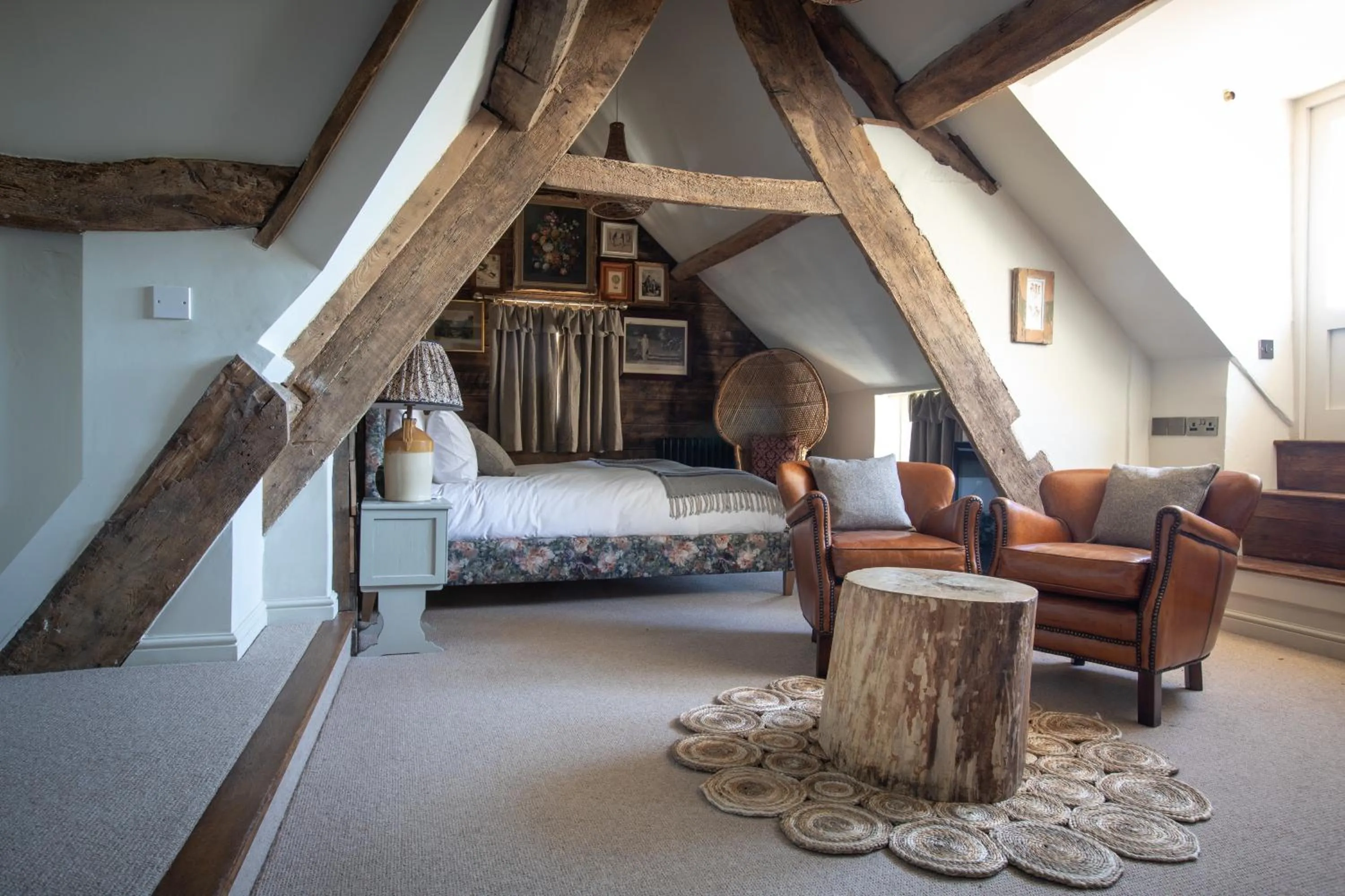 Bedroom, Bed in The Frogmill Hotel