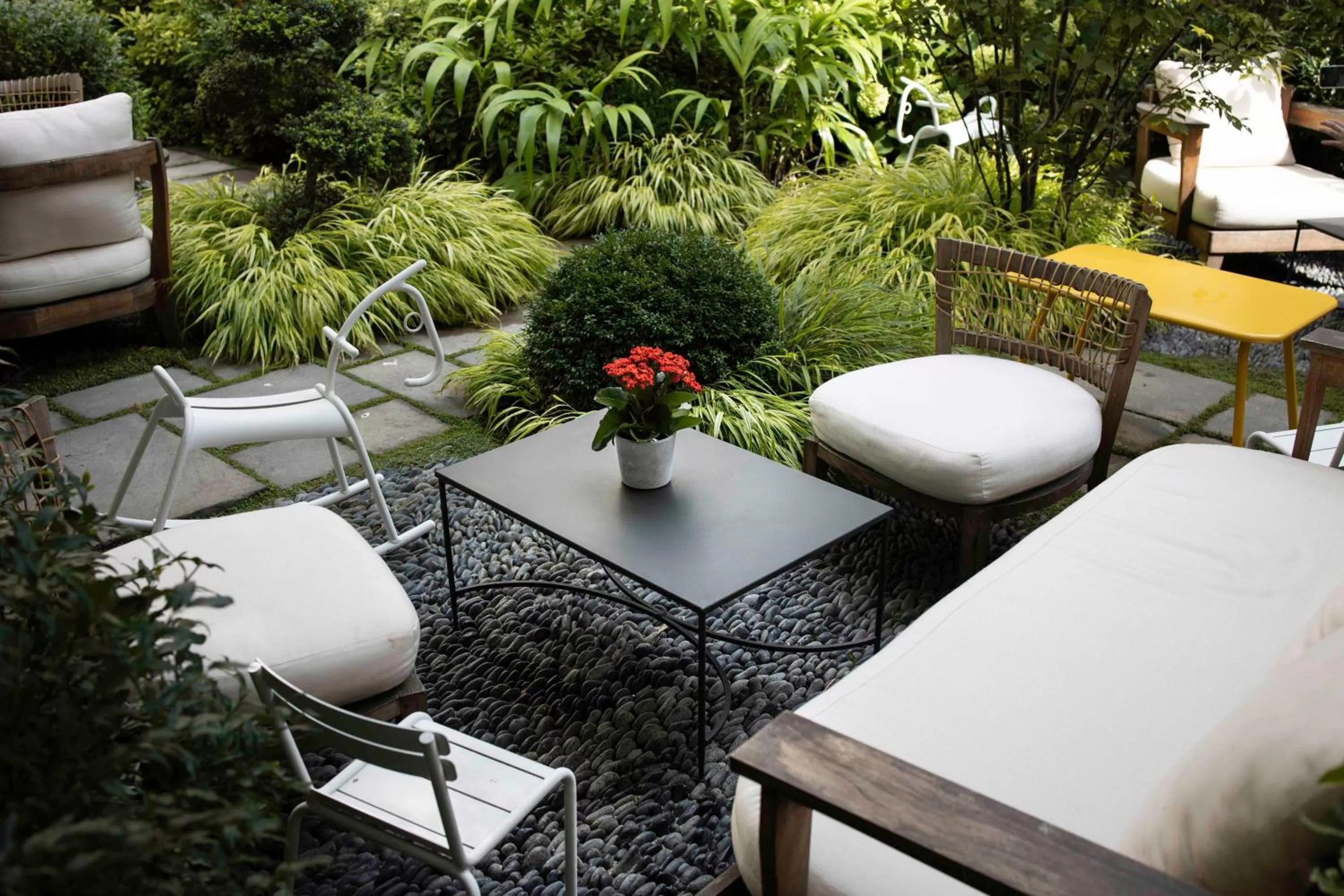 Garden in Hôtel Regent's Garden - Astotel