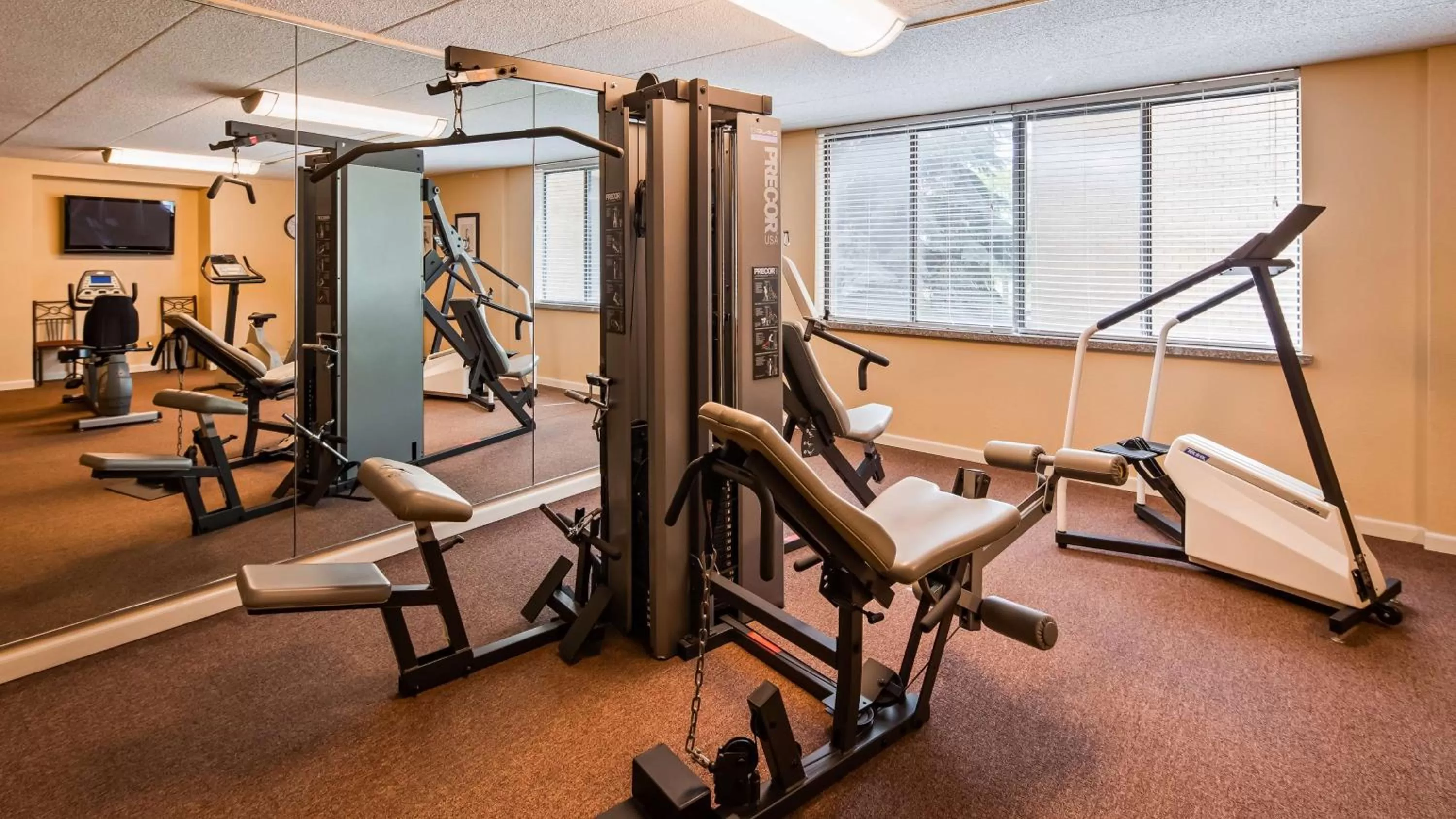 Fitness centre/facilities in Best Western East Towne Suites