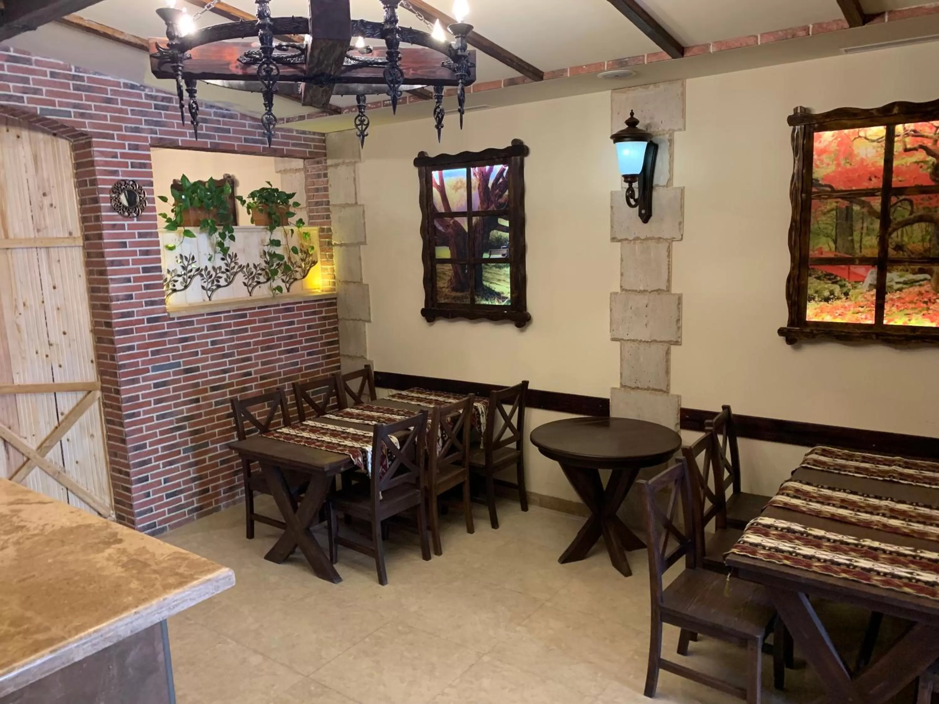 Restaurant/places to eat in Aleppo Hotel