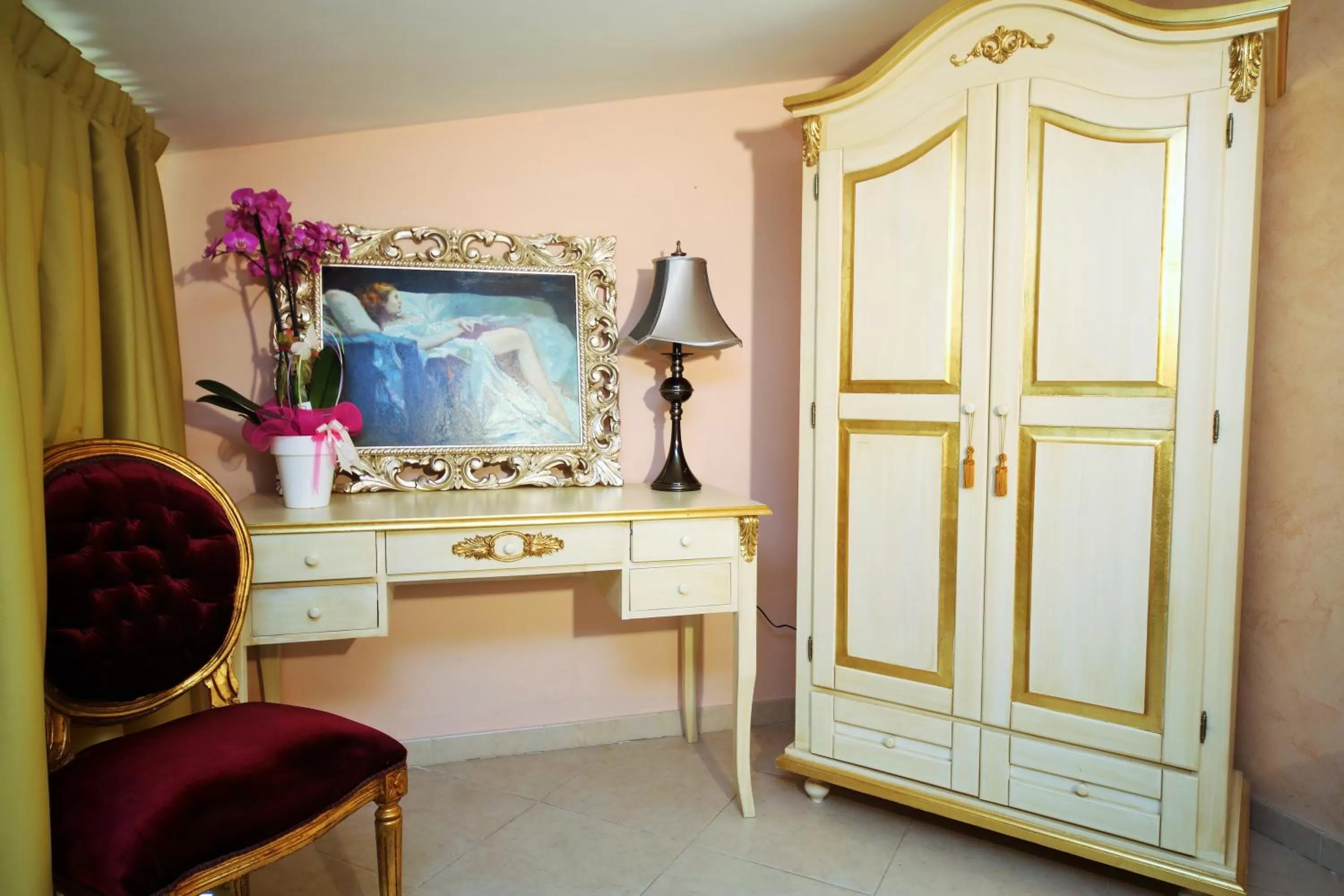 Decorative detail in Hotel Scilla