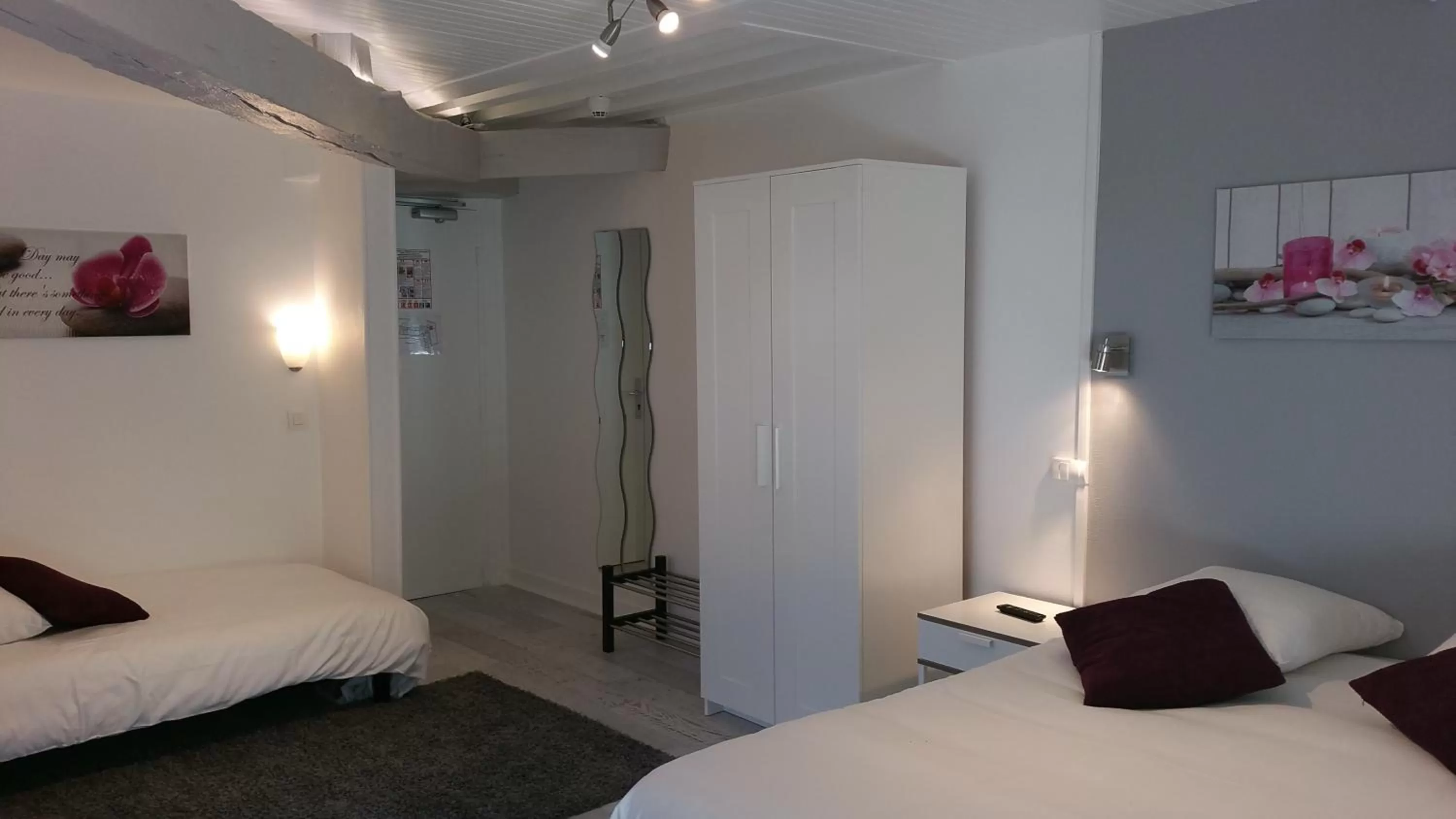 Bed in Hotel Le Bourgogne