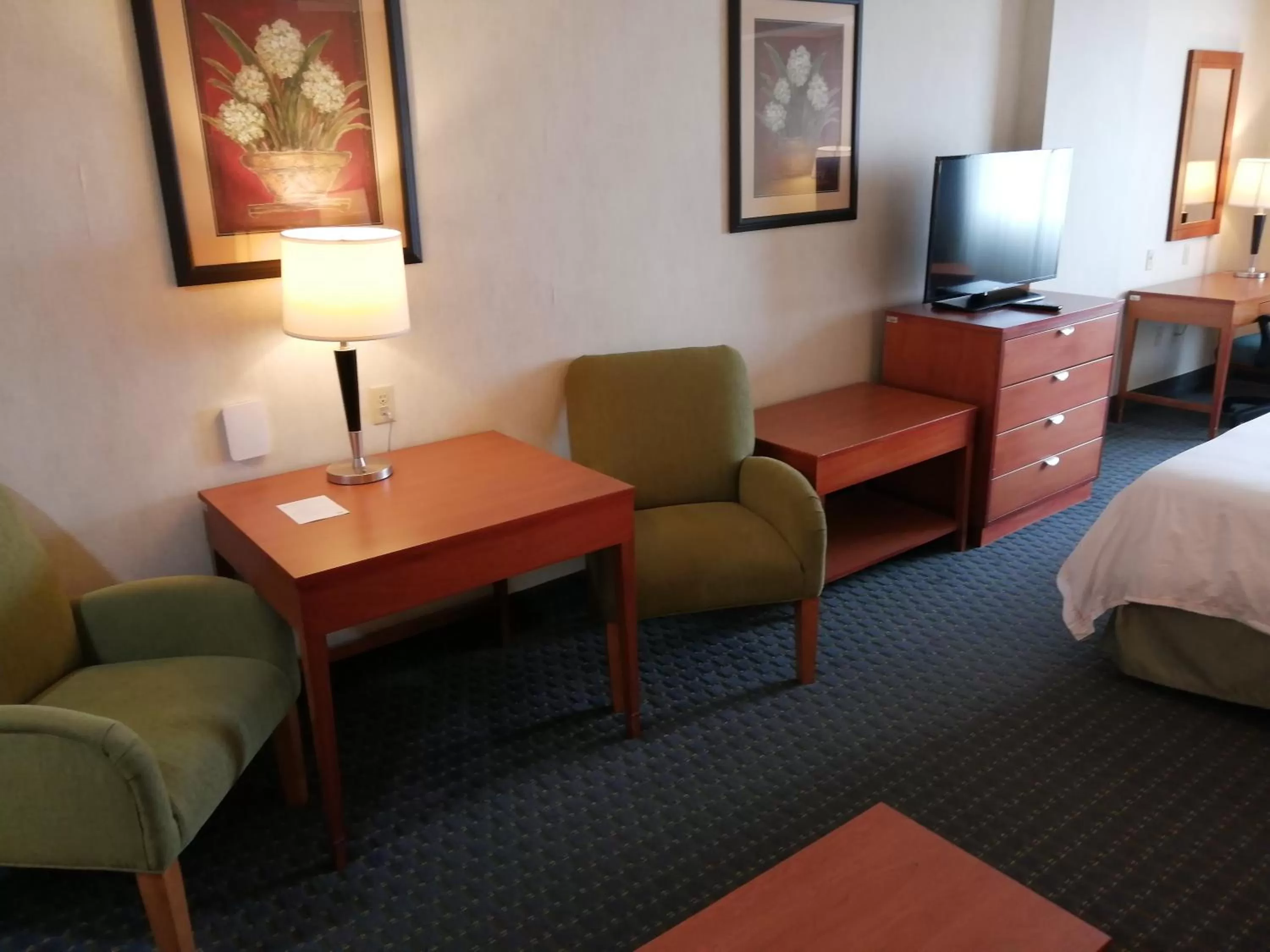 Seating area, Bed in Holiday Inn Express & Suites Toluca Zona Aeropuerto by IHG