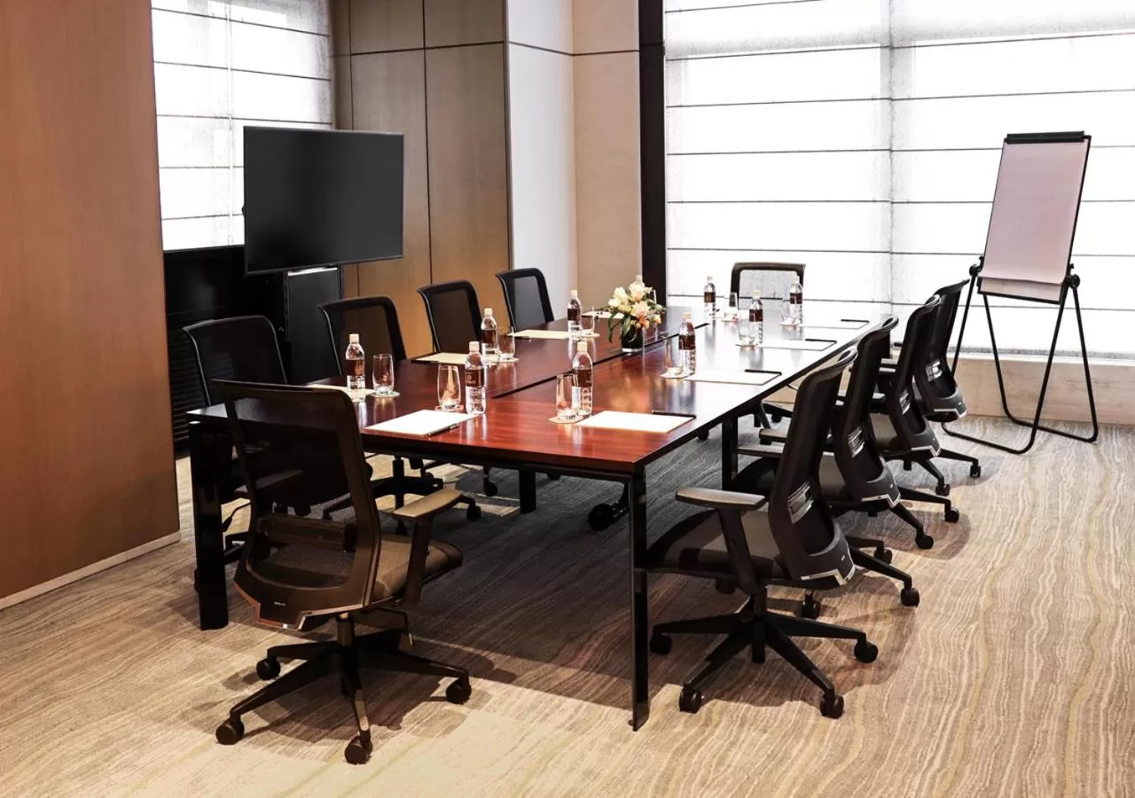 Business facilities in One-Eight-One Hotel & Serviced Residences