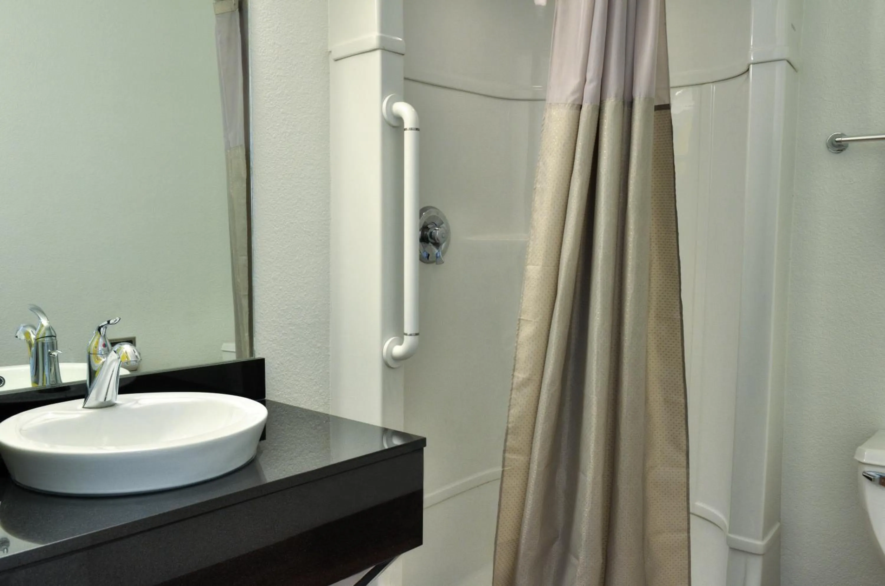 Bathroom in Motel 6-Santa Nella, CA - Los Banos - Interstate 5