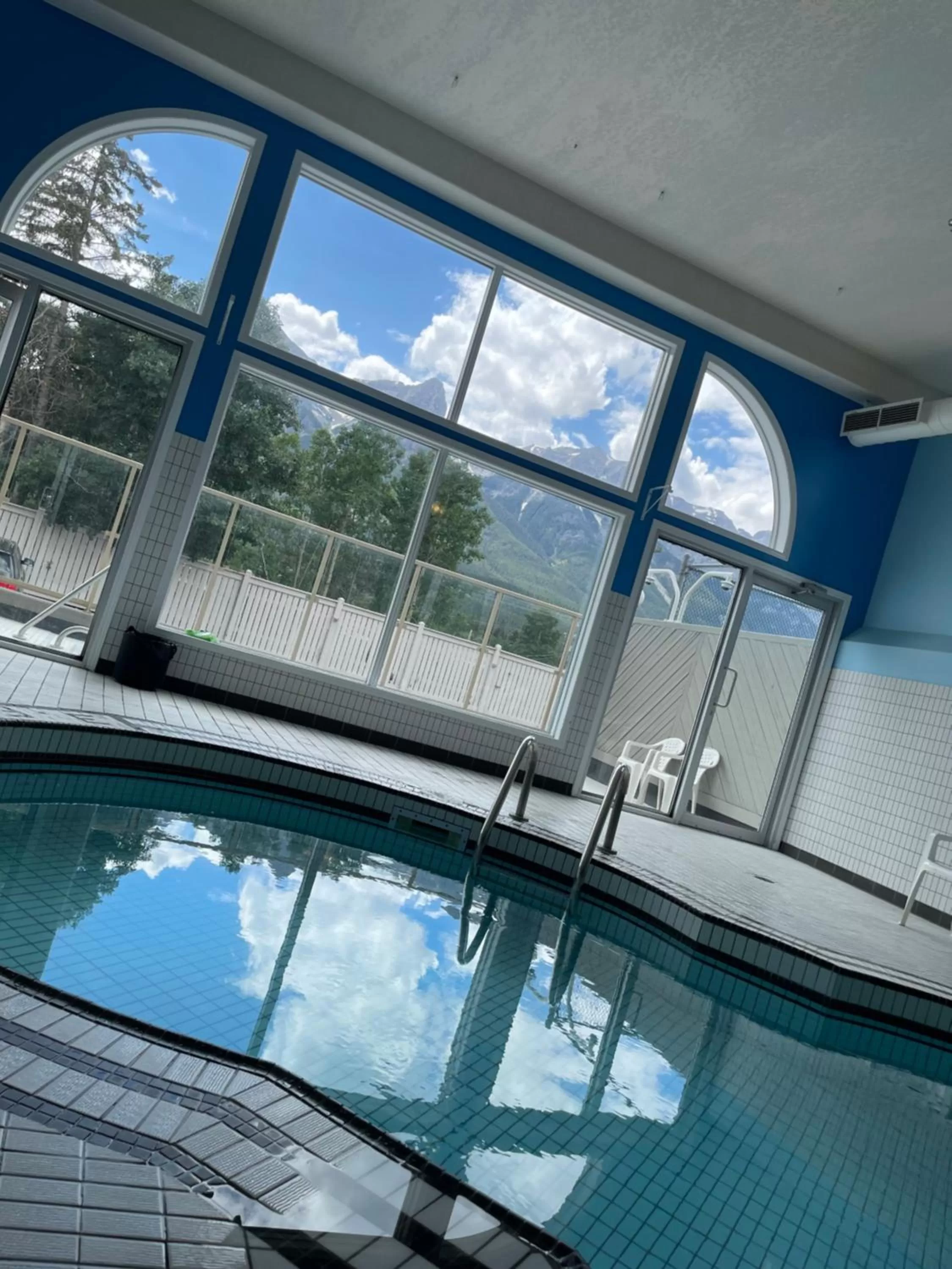 Swimming pool in Chateau Canmore