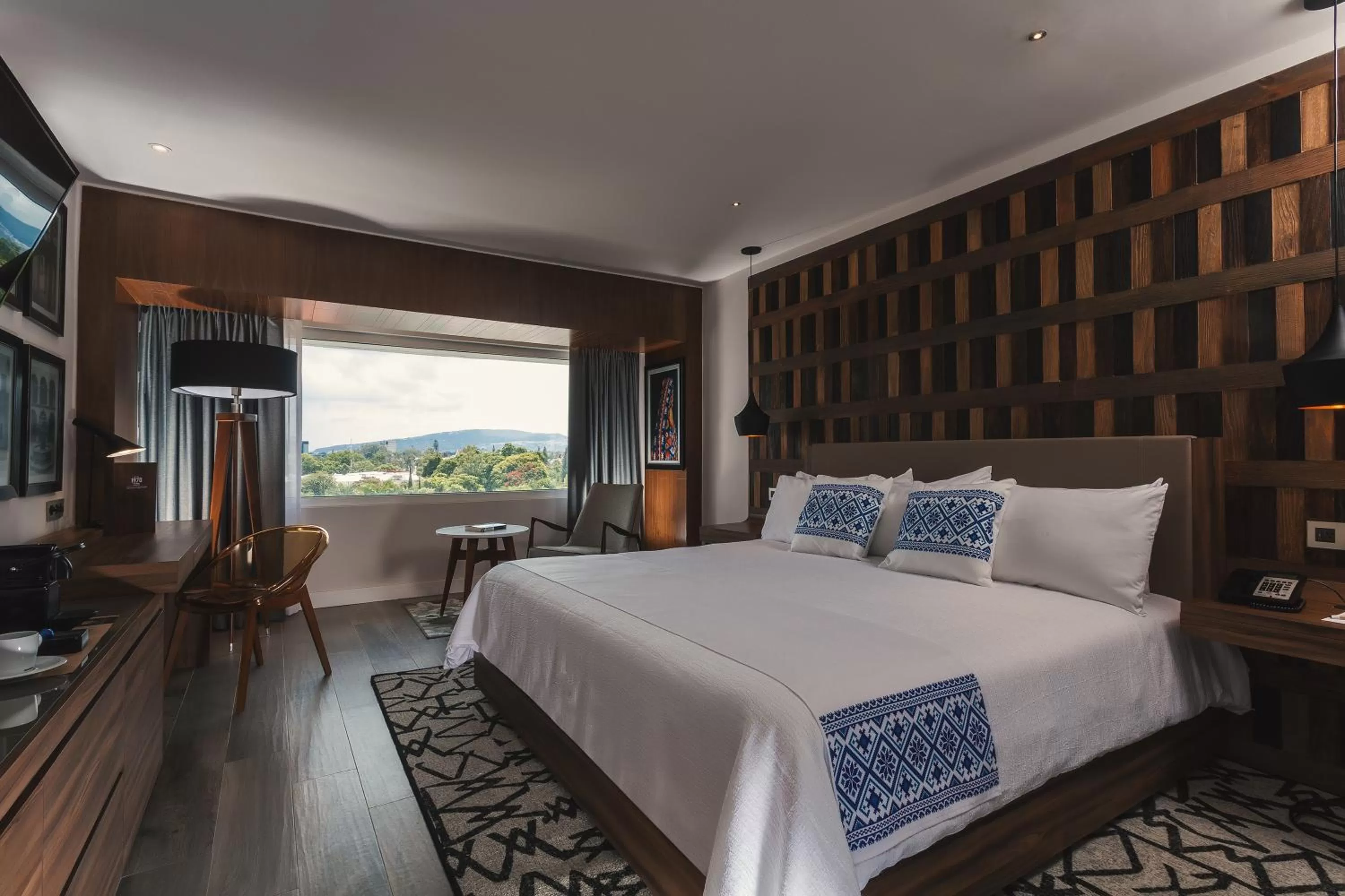 Photo of the whole room, Bed in Hotel Indigo Guadalajara Expo by IHG