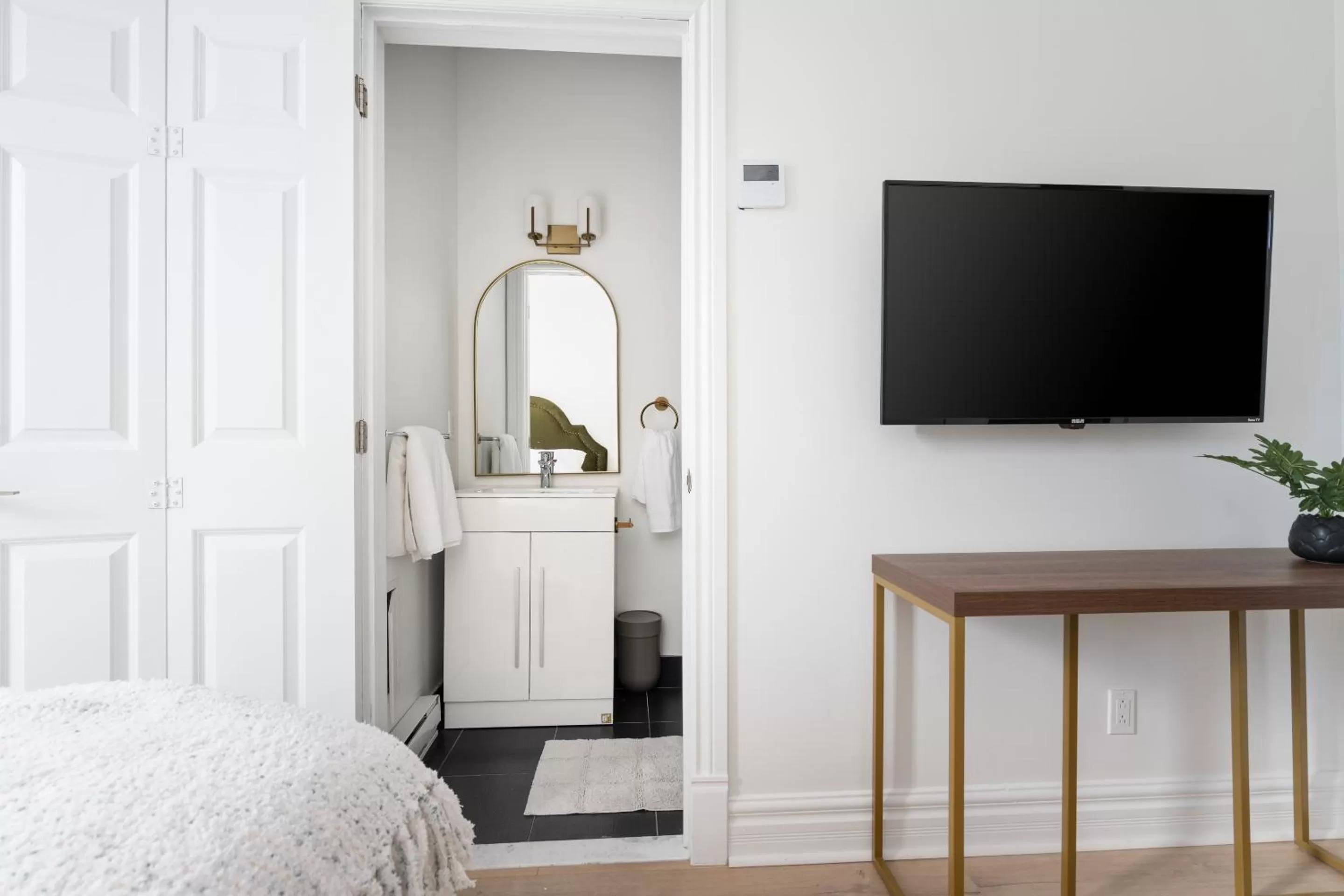 TV/Entertainment Center in Le Penfield Par Nomade MTL