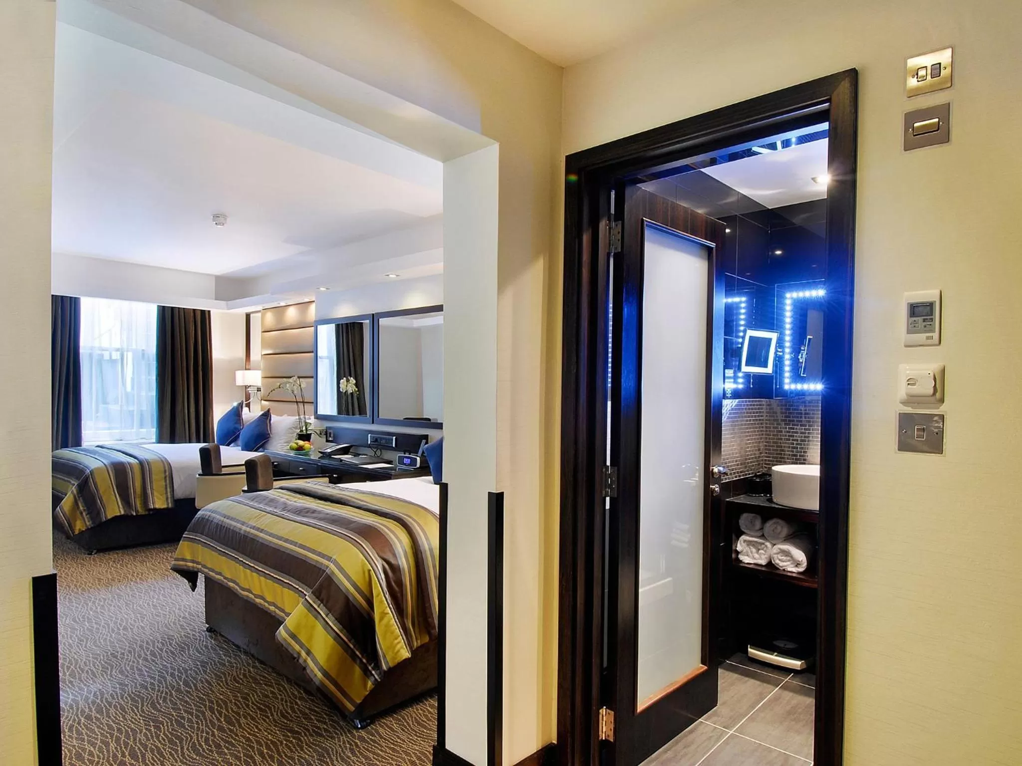 Bed in Park Grand Mayfair