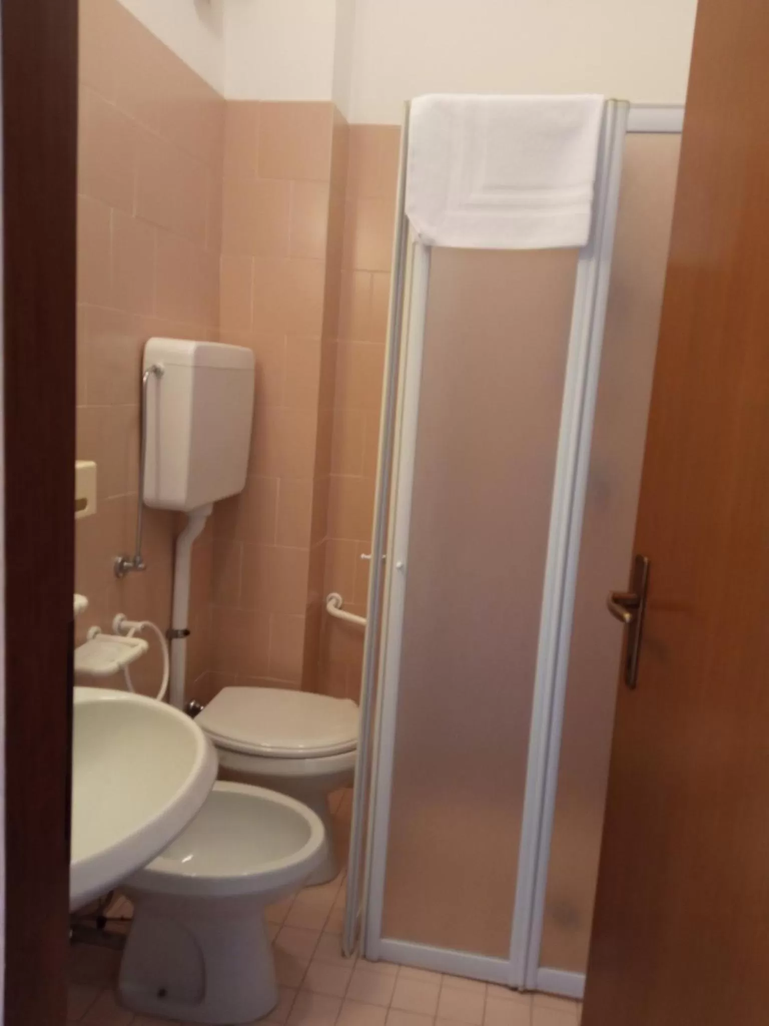 Bathroom in Base Hotel Helios Colazione disponibile fino alle 12