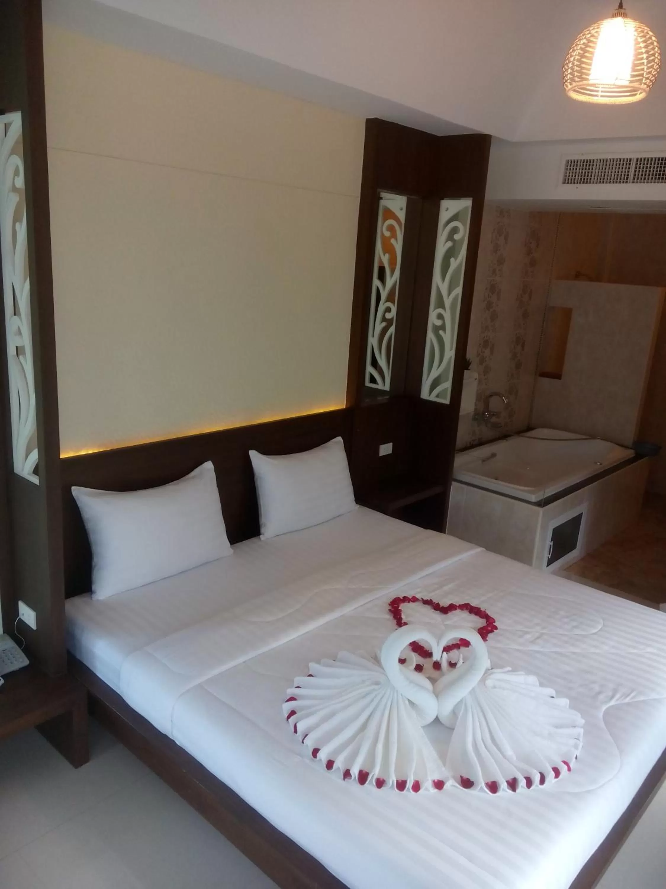 Bed in Chanpraya Resort