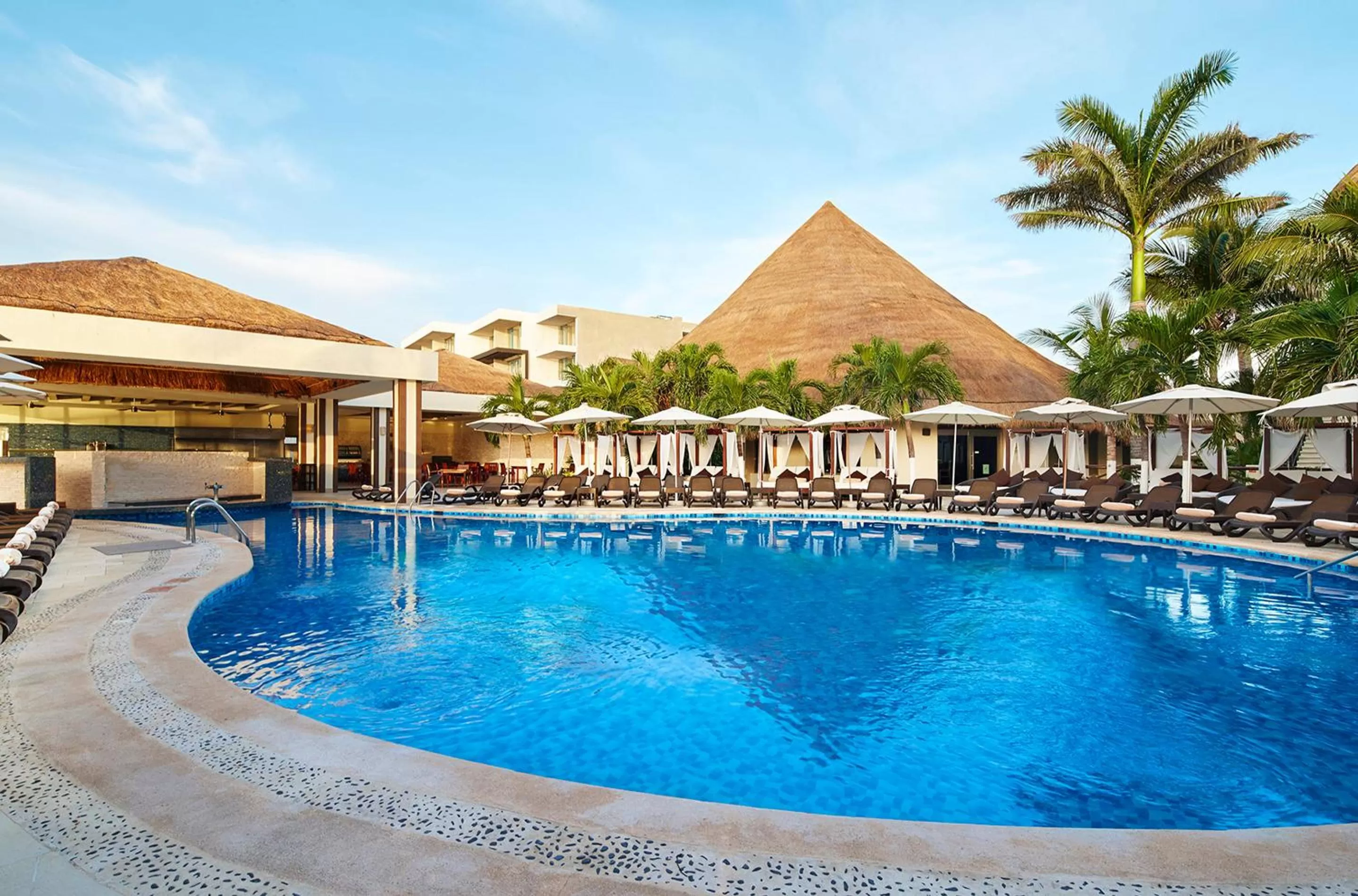 Swimming pool in Desire Riviera Maya Resort All Inclusive - Couples Only