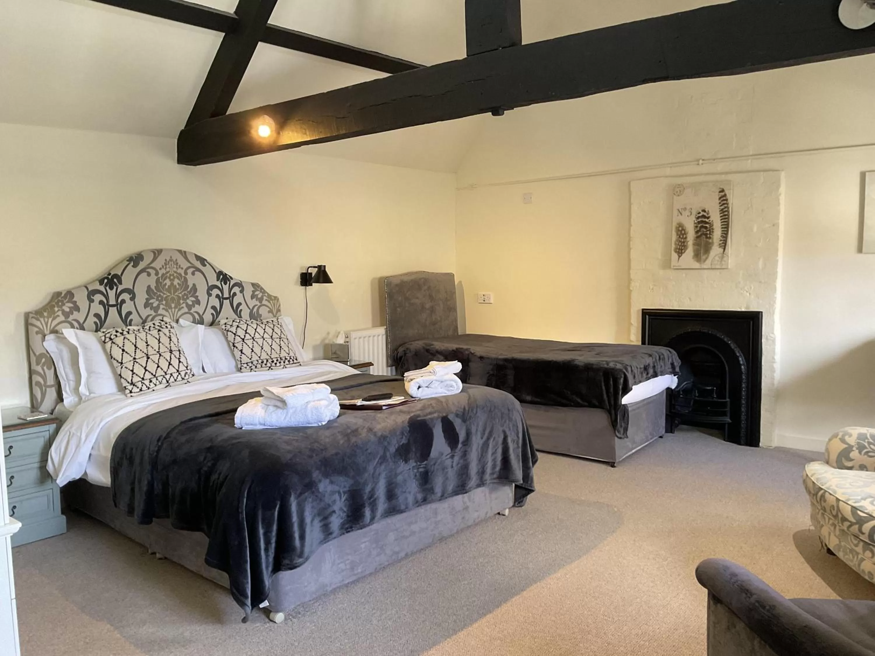 Bedroom, Bed in The Bell Inn