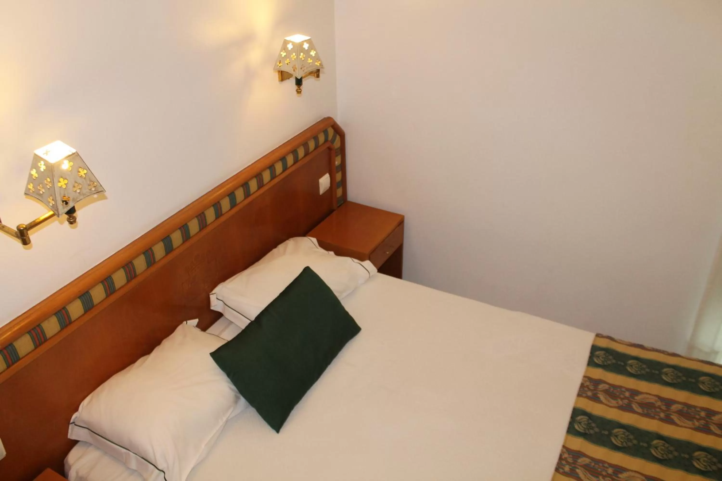 Bed in Real Caparica Hotel