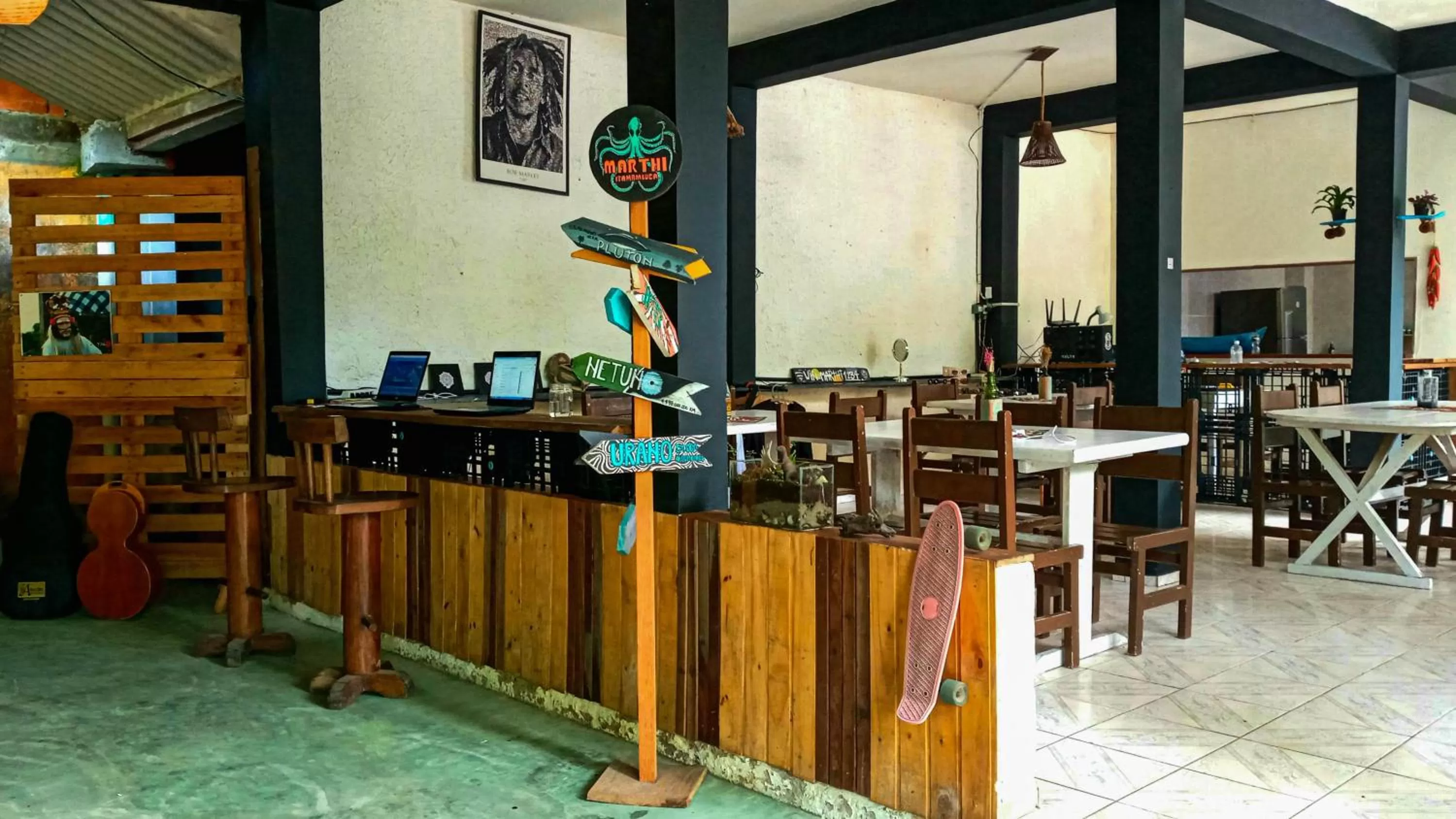 Restaurant/Places to Eat in Pousada e Hostel Marthi