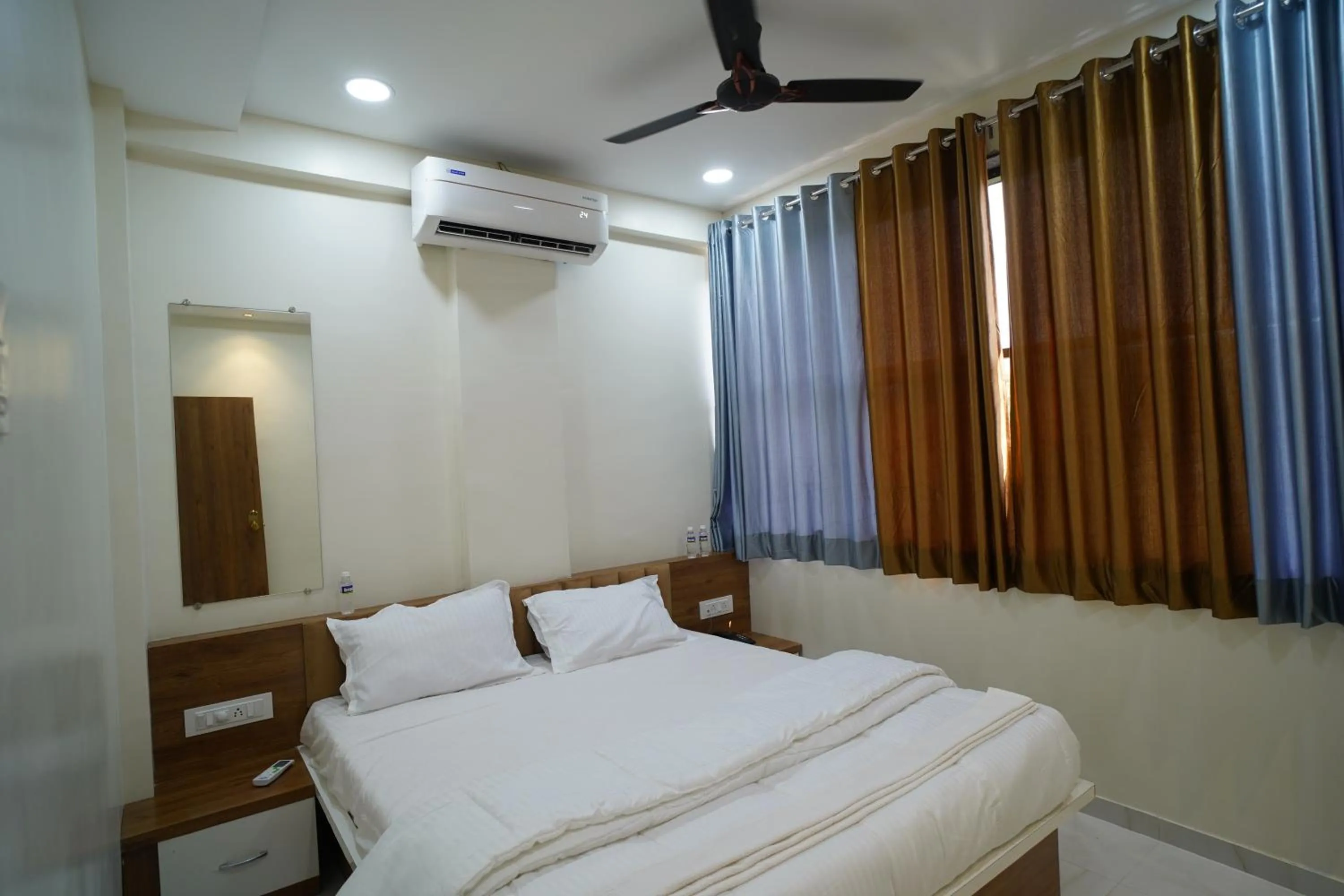 Photo of the whole room, Bed in Hotel Madhavan International