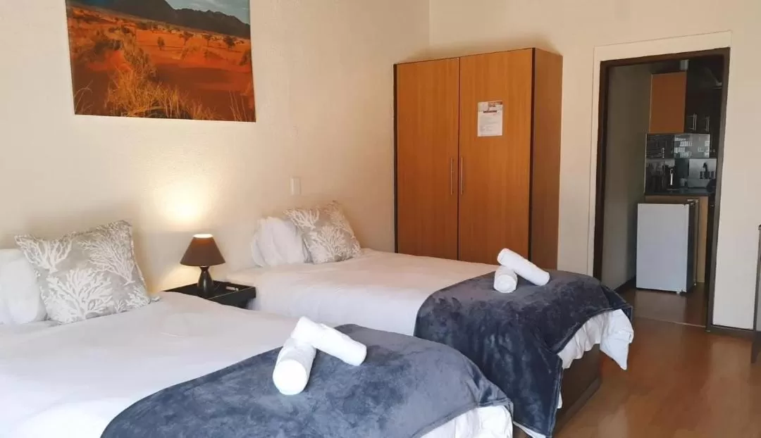 Photo of the whole room, Bed in DESERT DREAMS B&B