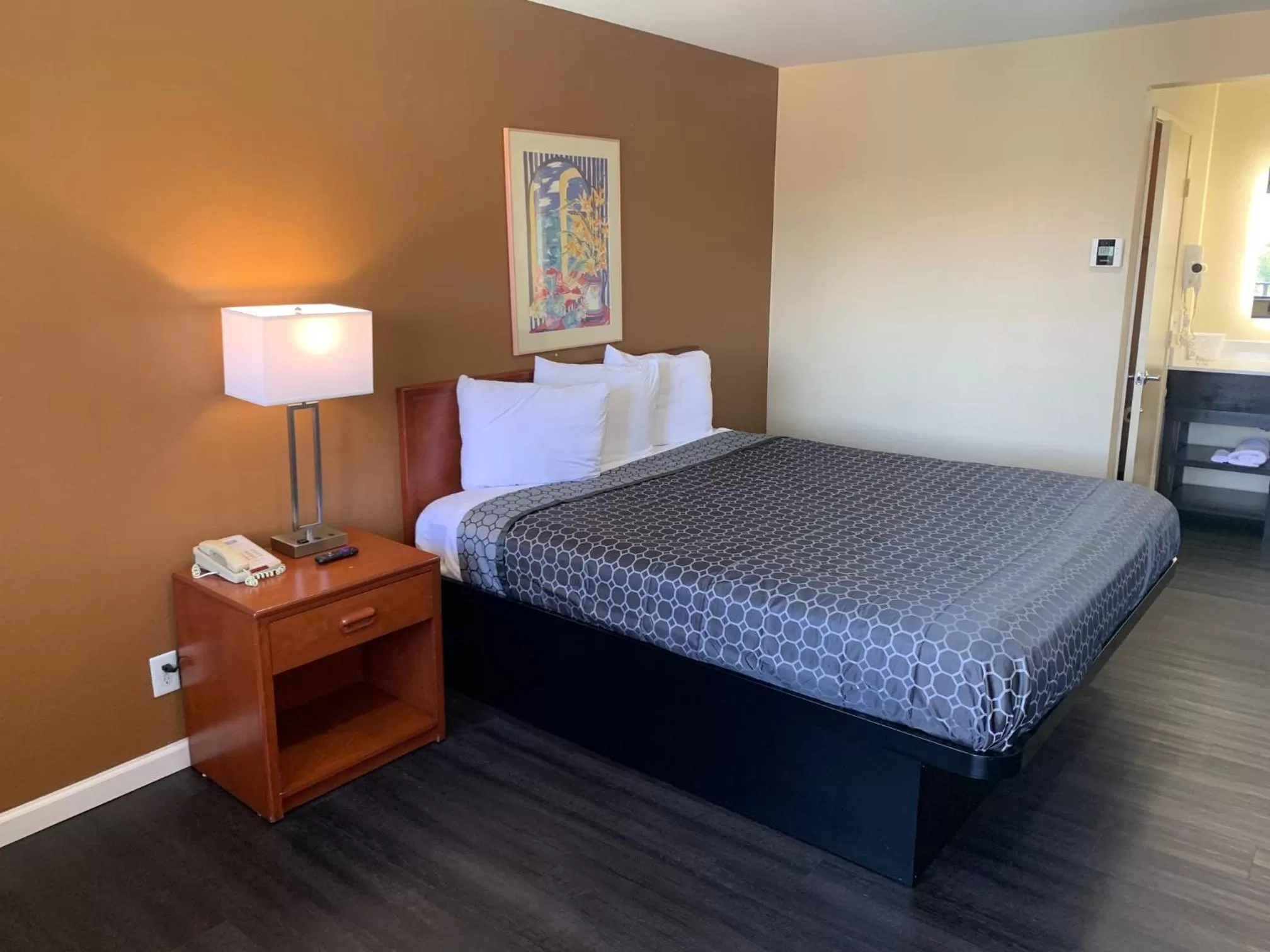 Bed in Rodeway Inn Sacramento-University Area