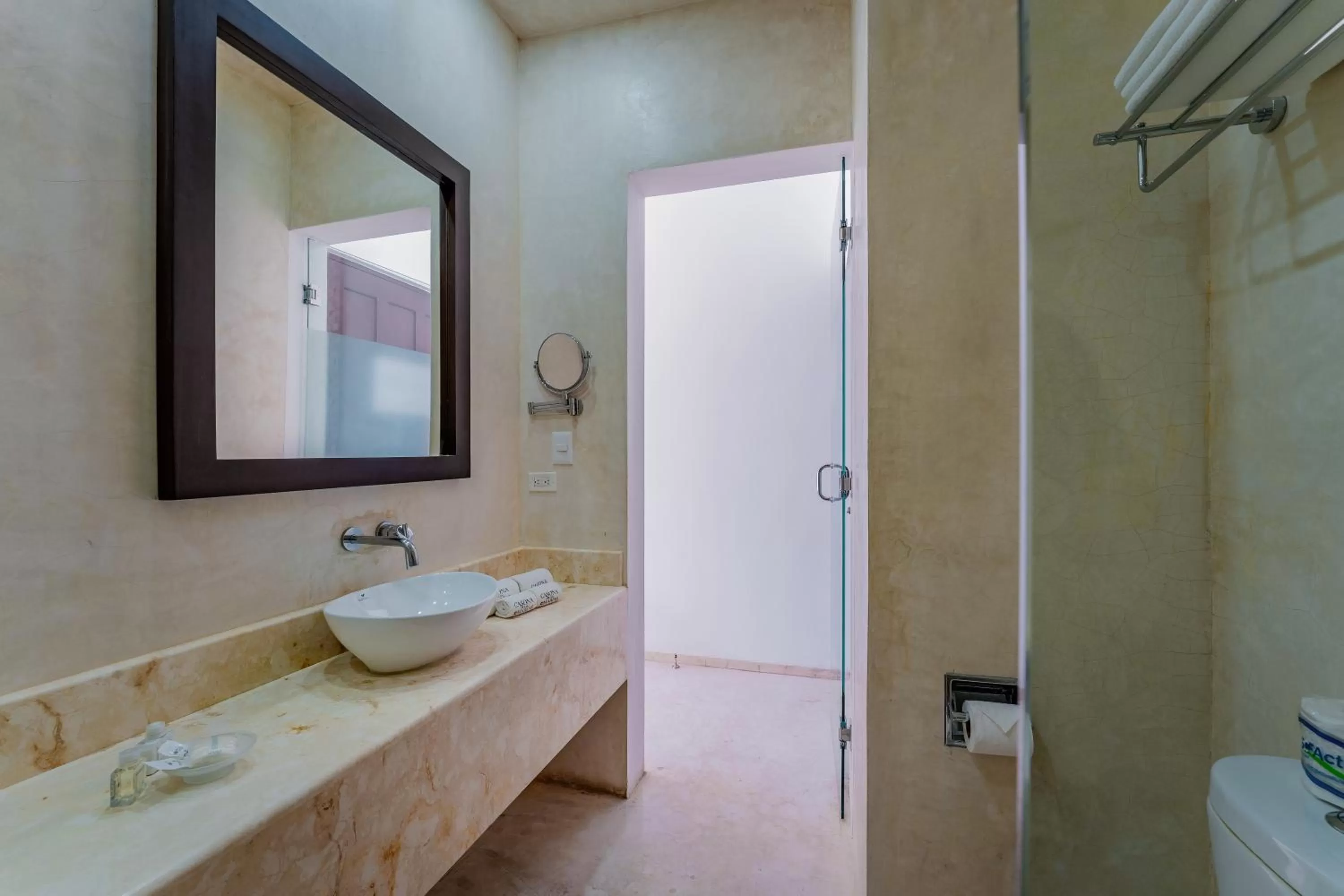 Bathroom, Bed in Casona Las Tres Marías - Hotel Only adults