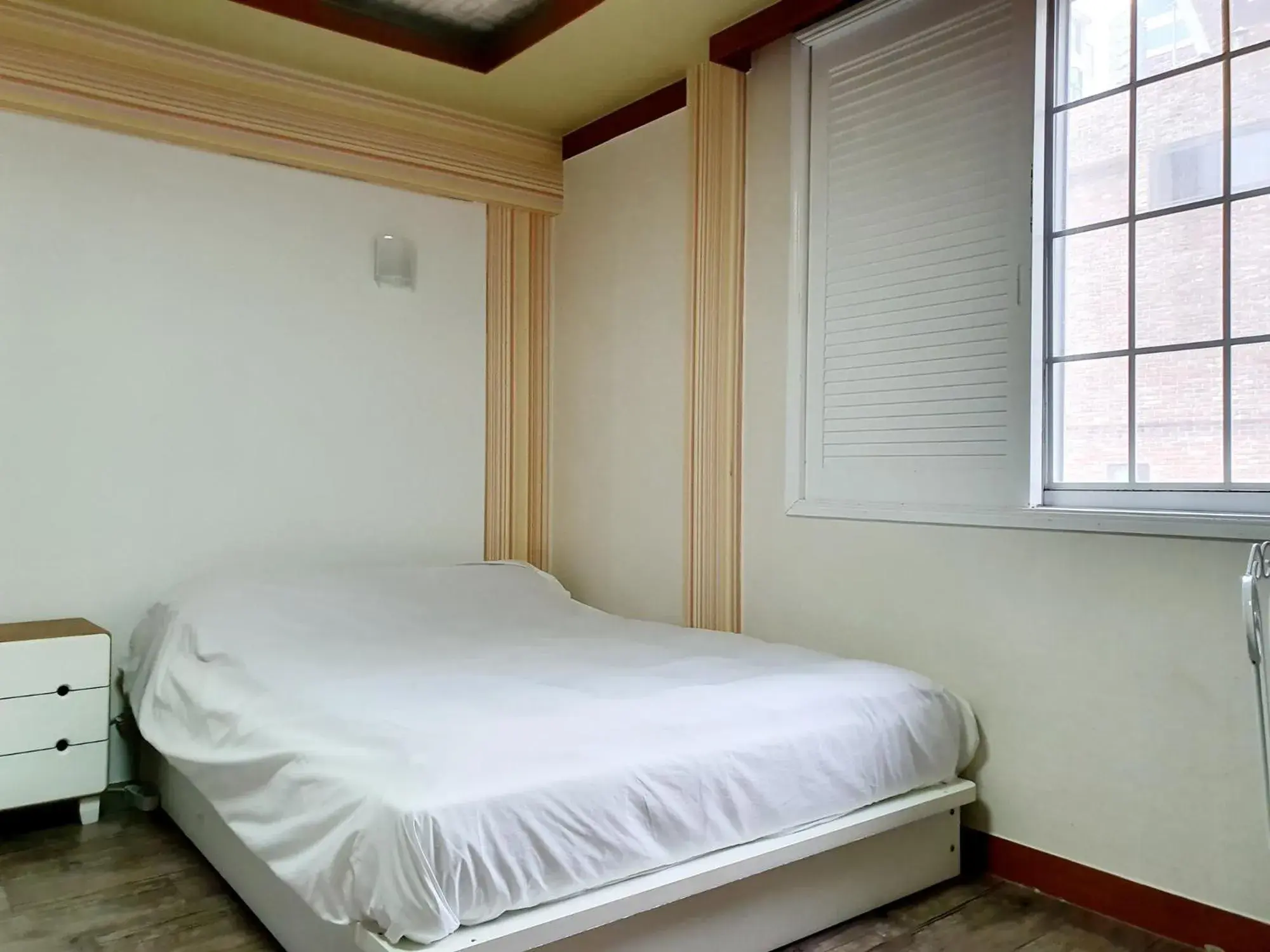 Deluxe Double Room with Private Bathroom in Kimchee Busan Downtown Guesthouse Deluxe Double Room with Private Bathroom in Kimchee Busan Downtown Guesthouse