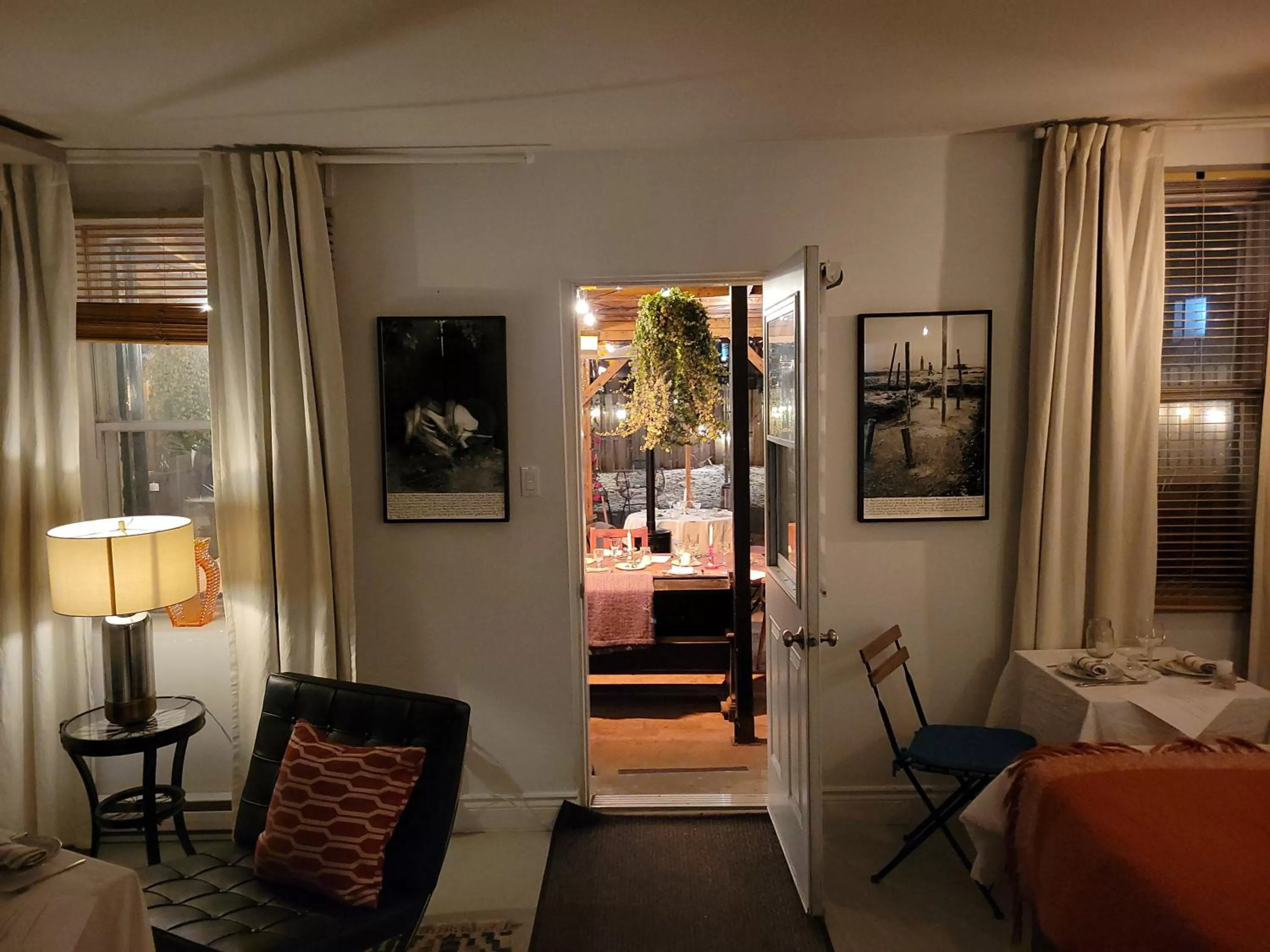 Evening entertainment, Bed in L'Hotel Particulier Griffintown