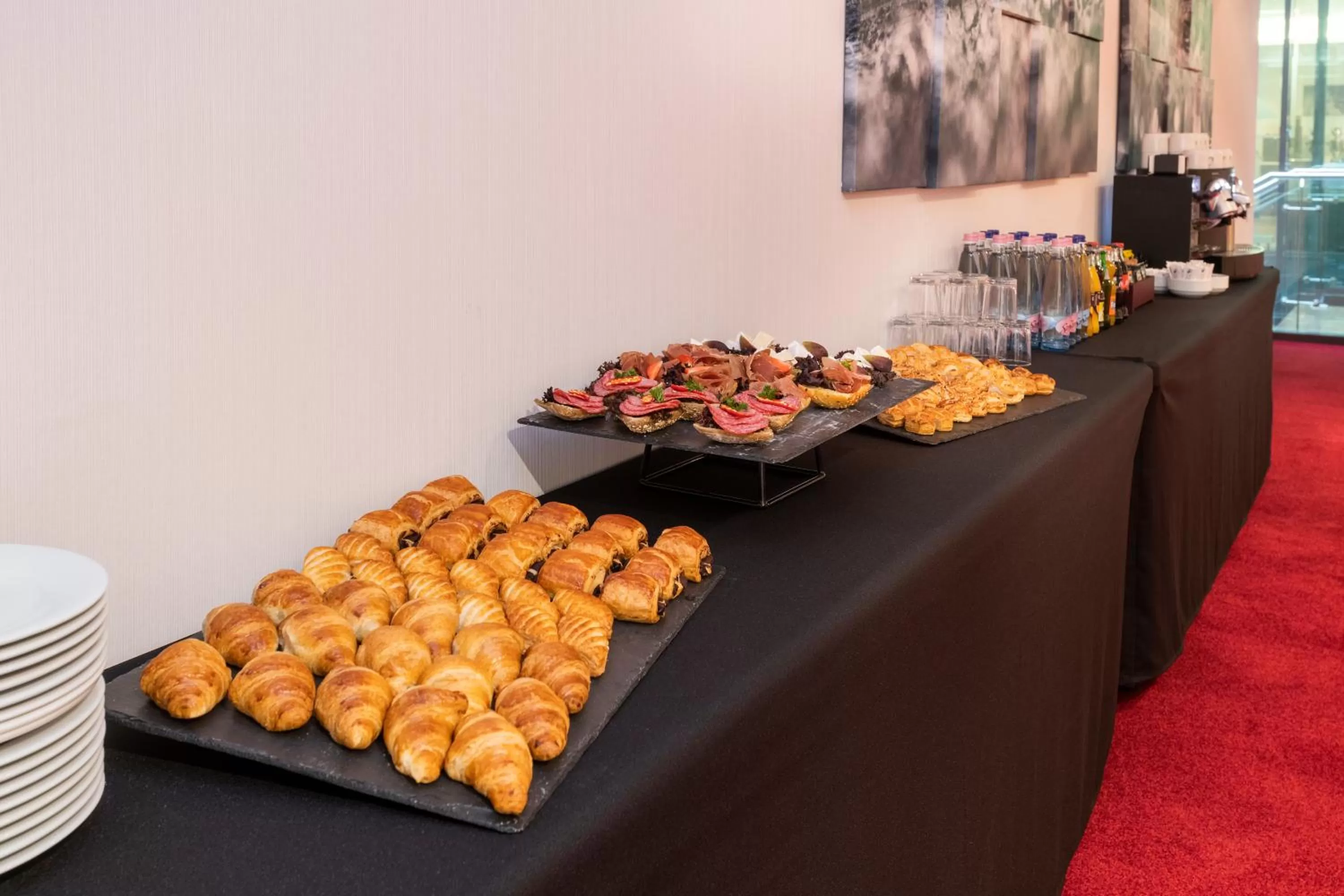 Food and drinks in Exe Budapest Center