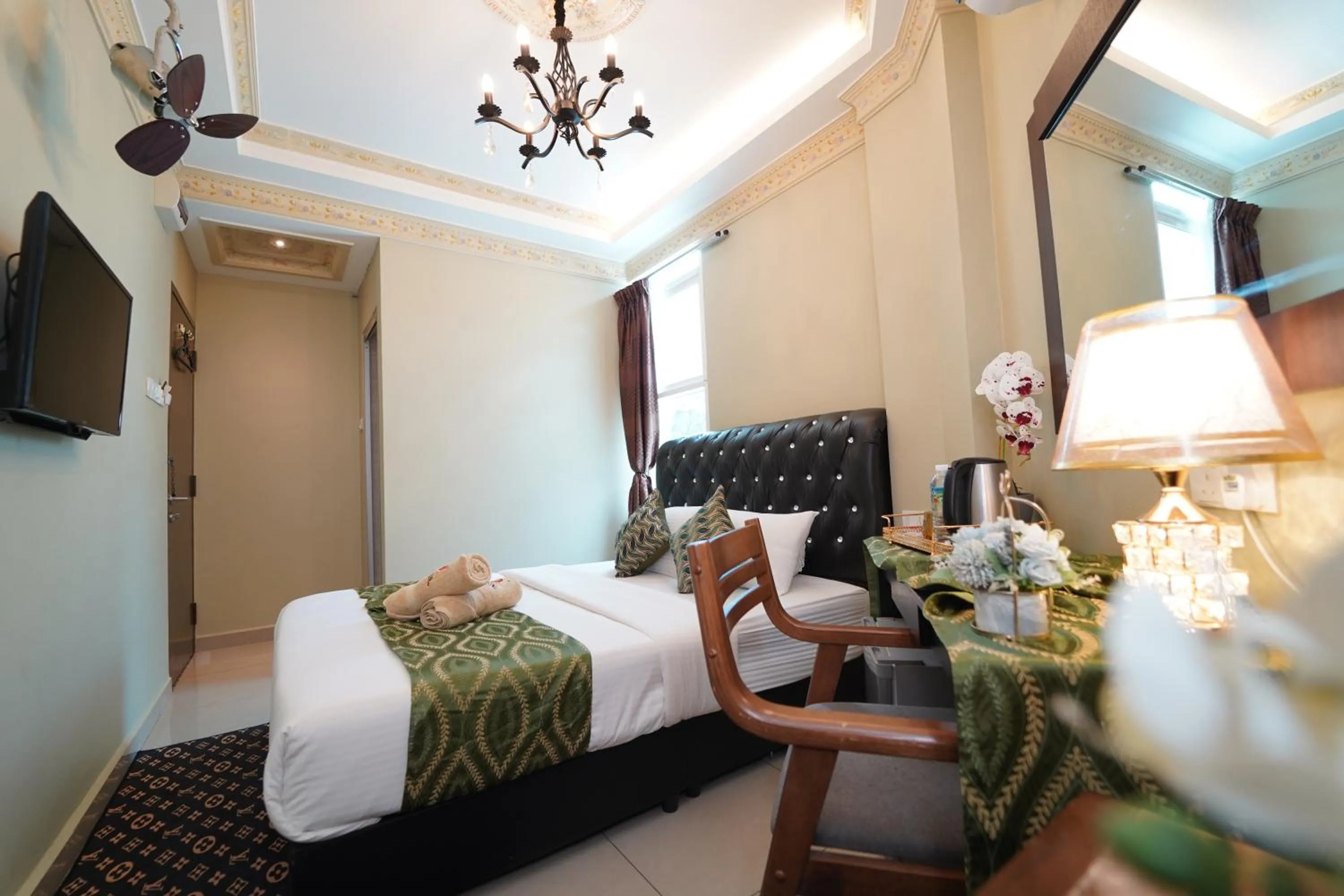 Bed in Ghazrin's Classic Hotel JB