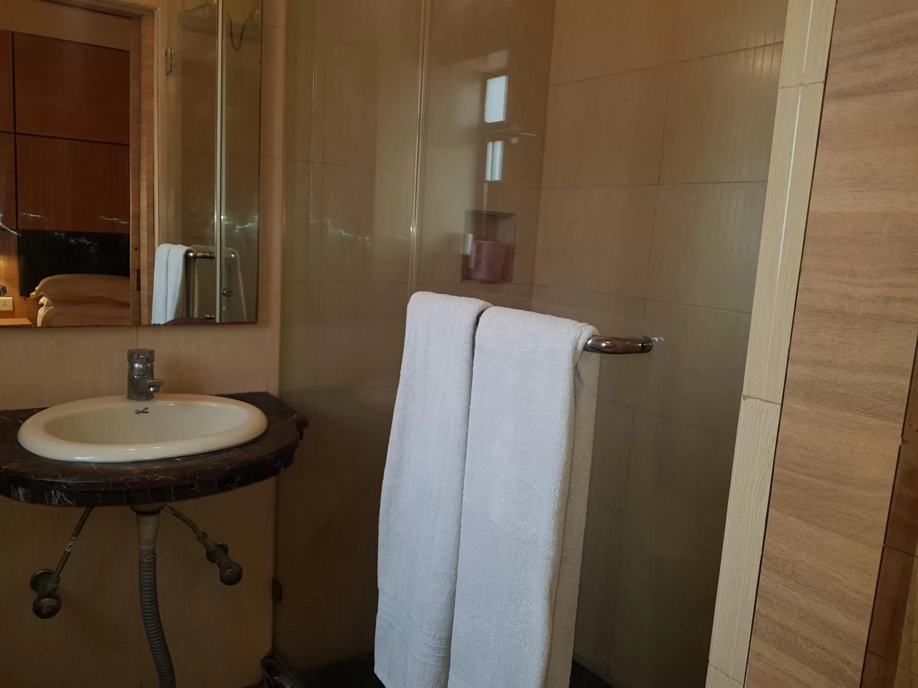 Bathroom in Roland Hotel