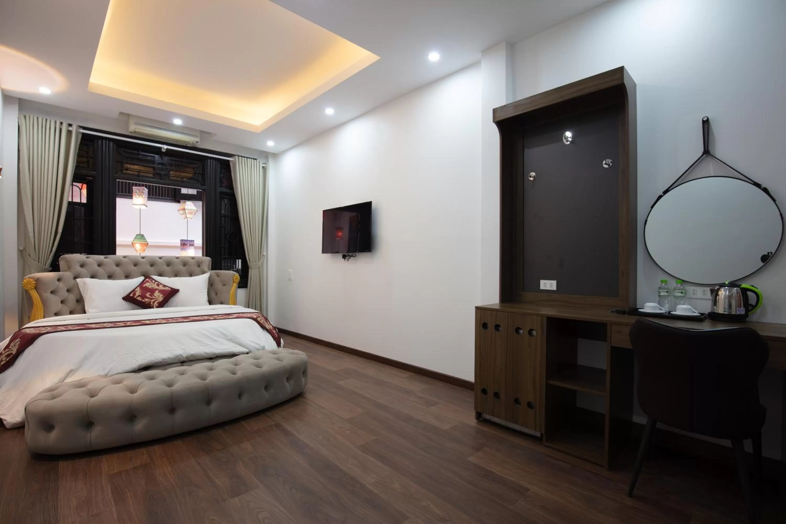 King Suite with Balcony in Hanoi Liliane Hotel and Travel