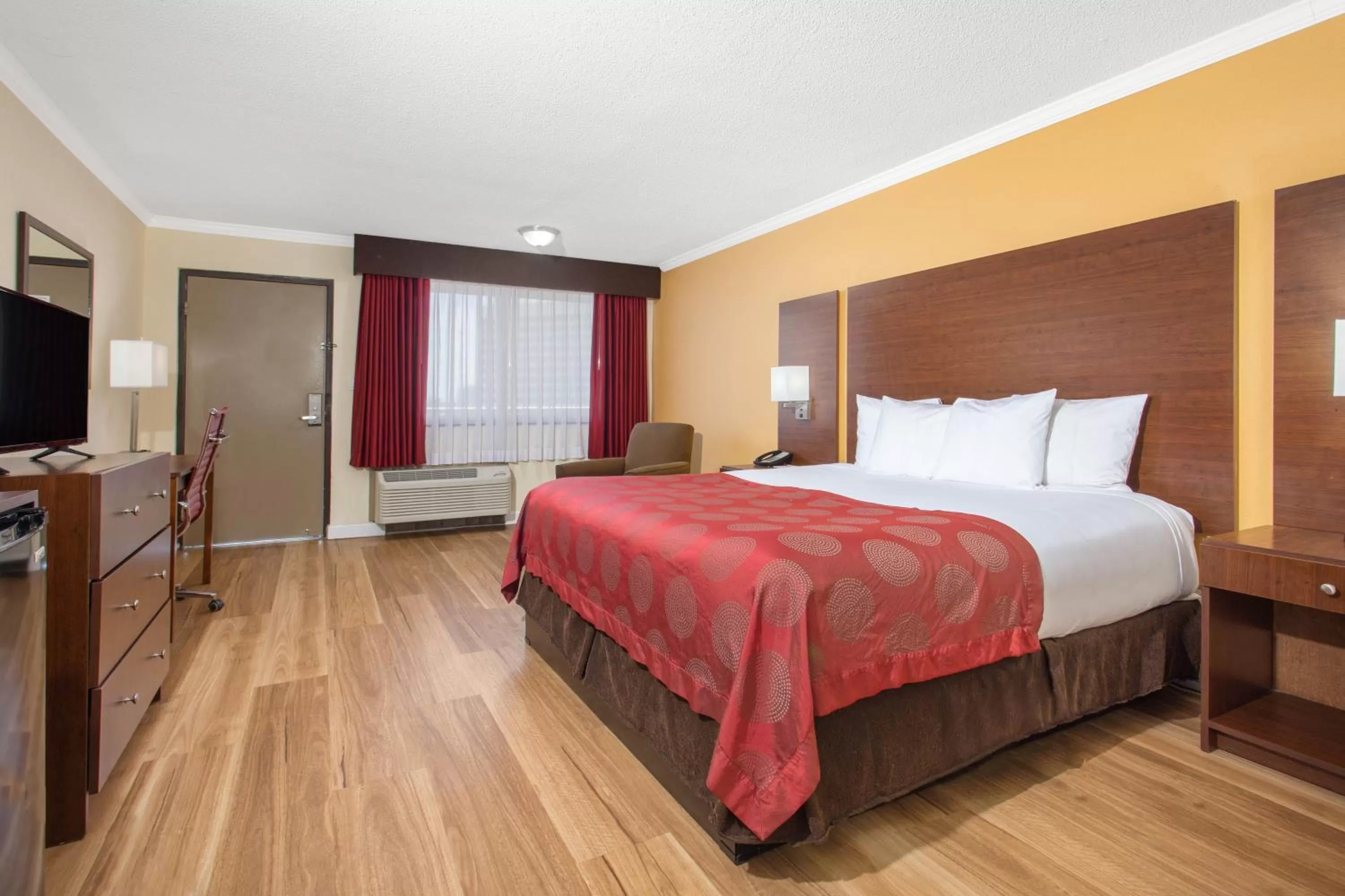 Photo of the whole room, Bed in Ramada by Wyndham Tampa Westshore Airport South
