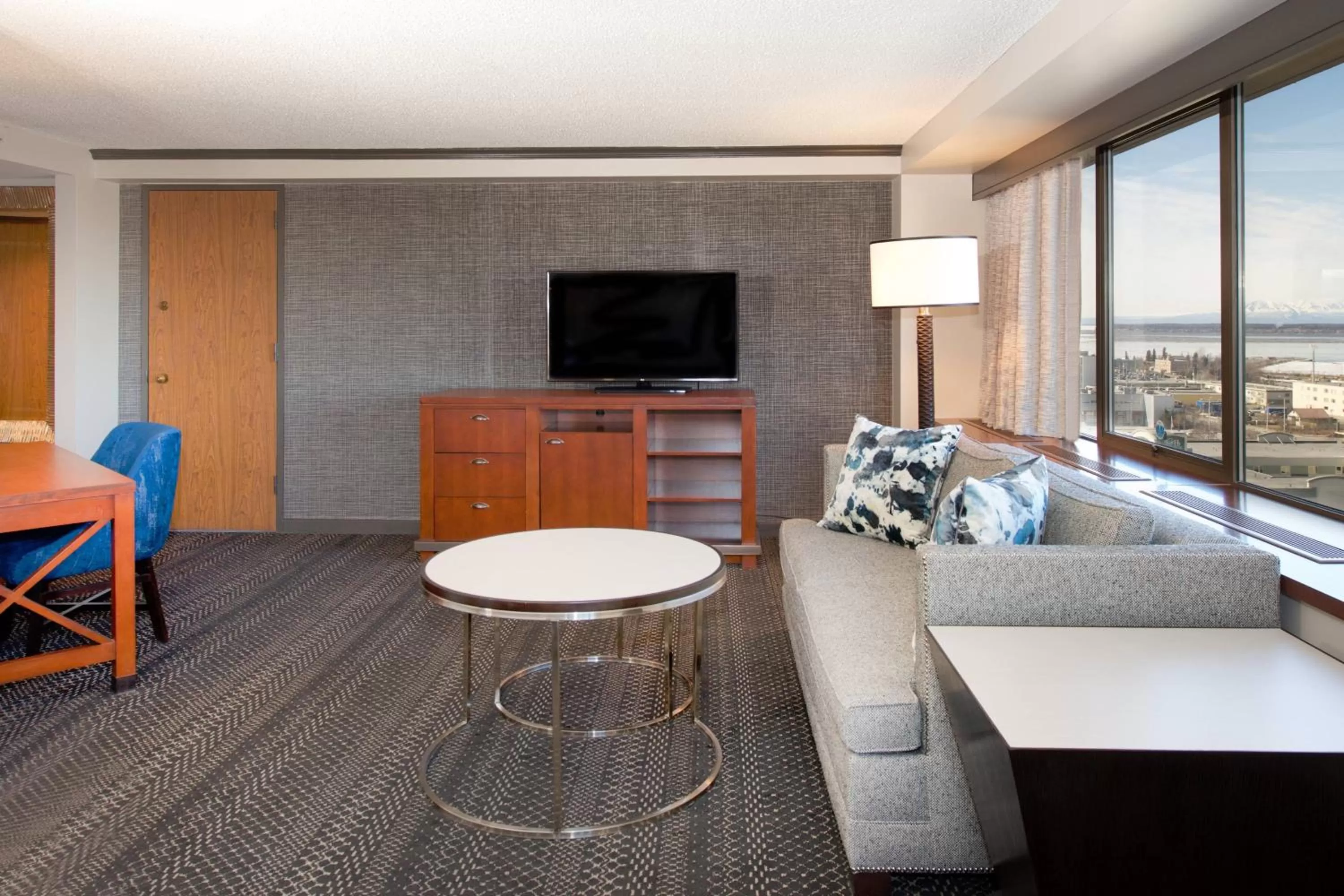 Photo of the whole room in Sheraton Anchorage Hotel