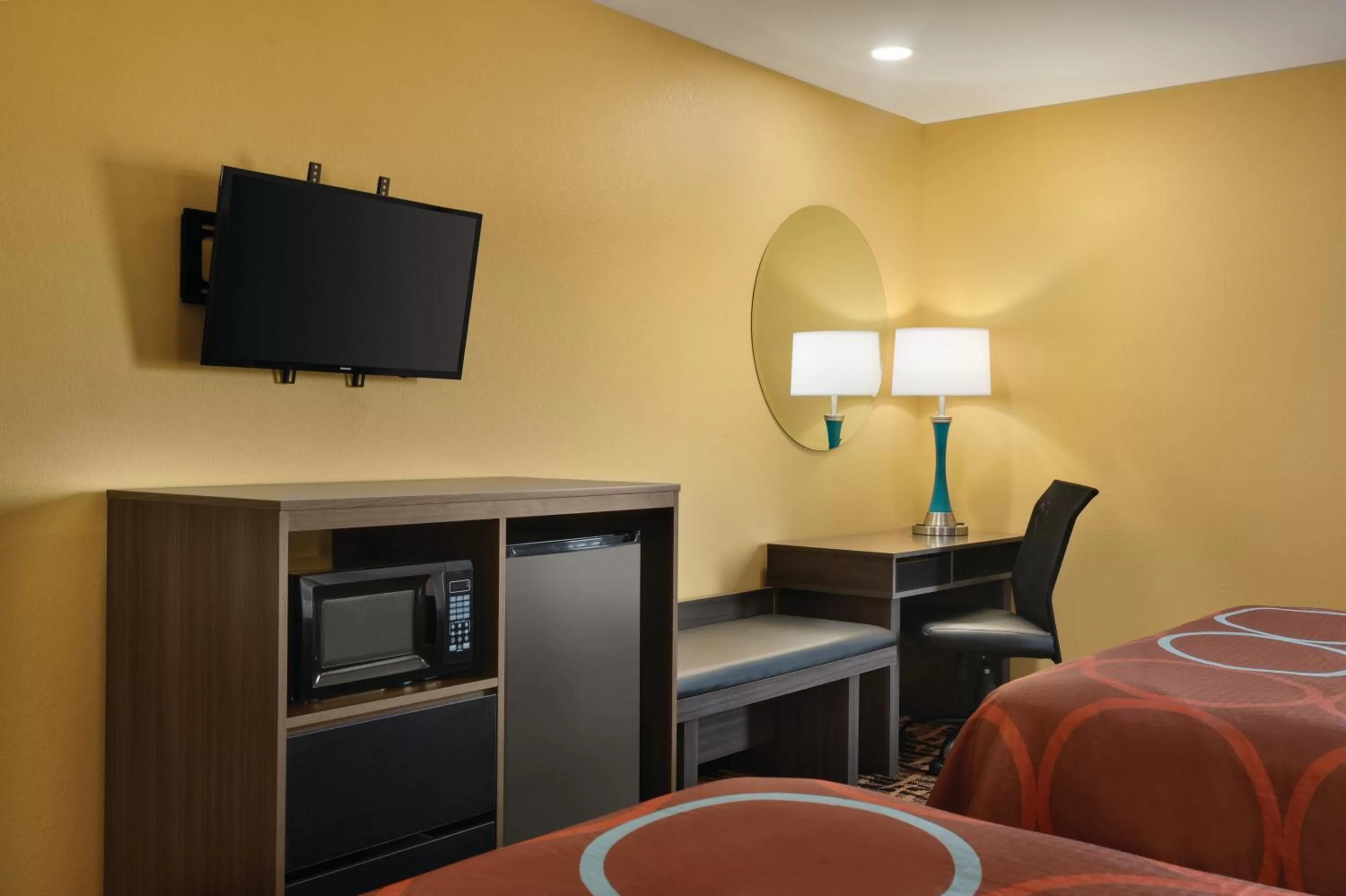 TV and multimedia in Super 8 by Wyndham Olive Branch