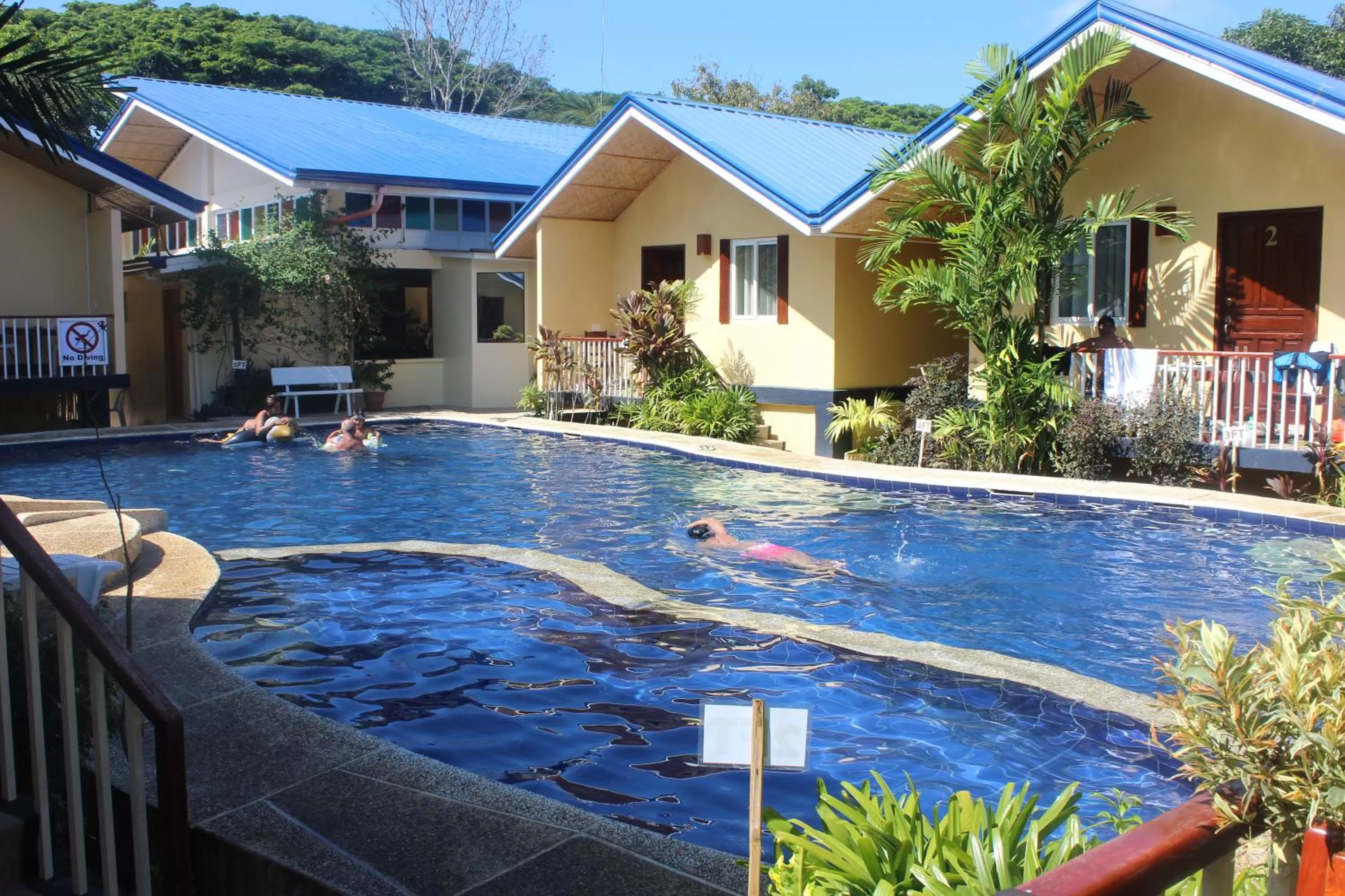 Swimming pool in Blue Lagoon Inn & Suites