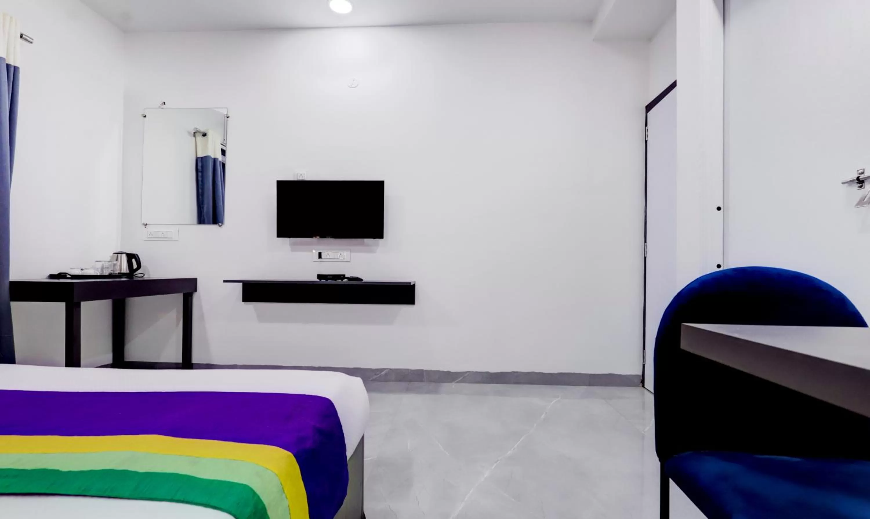 TV/Entertainment Center in Treebo Trend Finesta Suites Wardha Road
