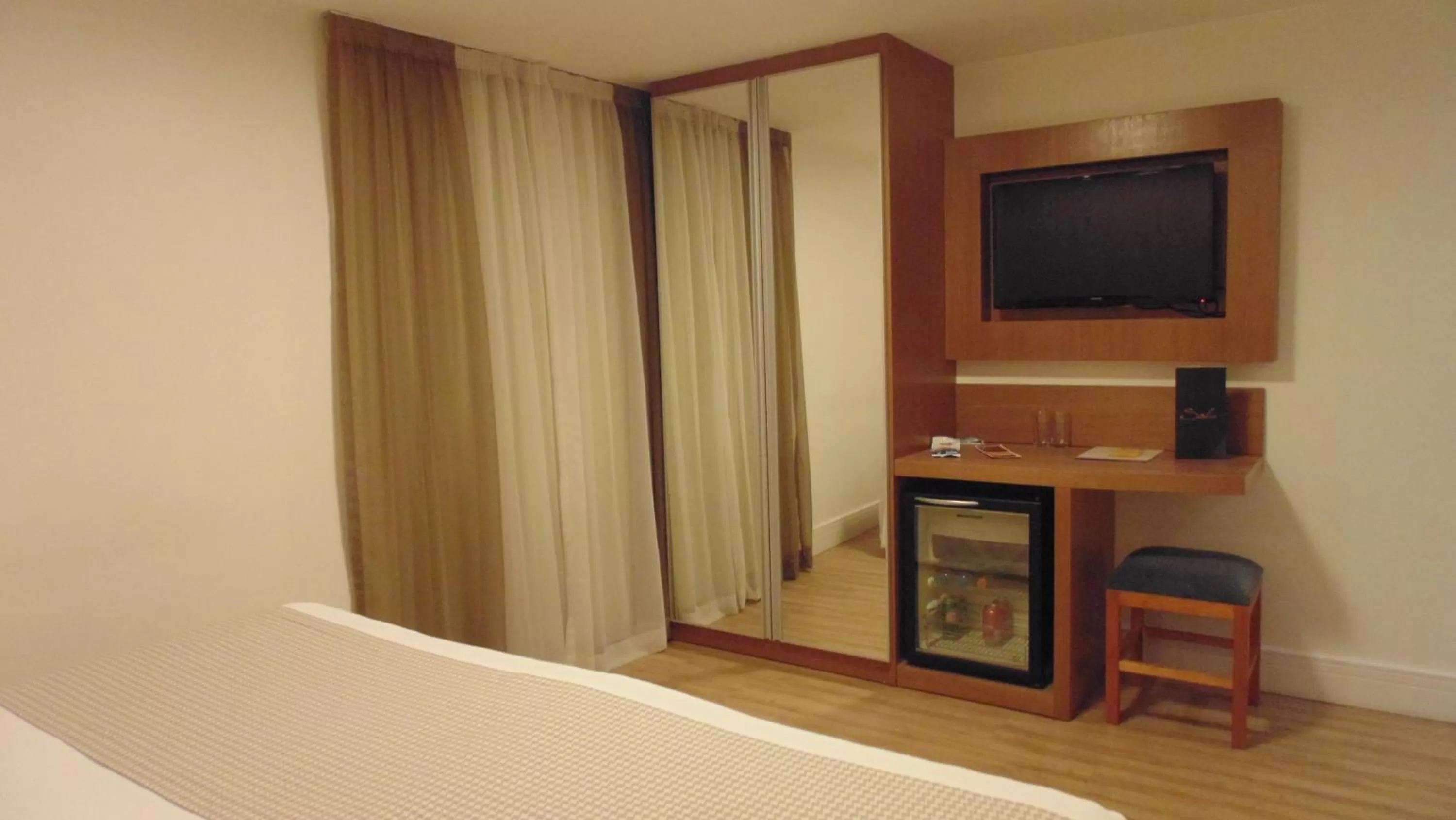 Photo of the whole room in Mirasol Copacabana Hotel