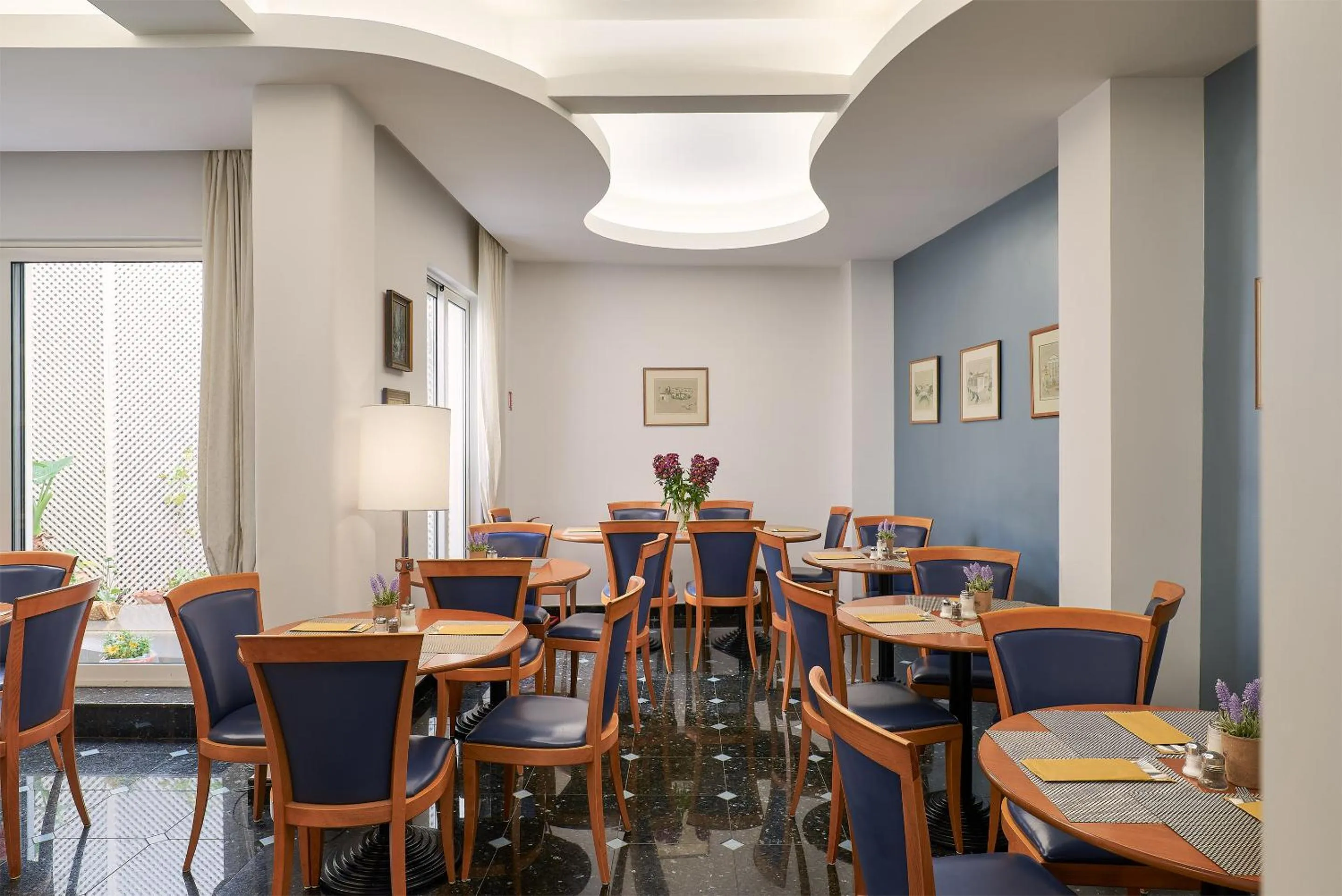 Restaurant/places to eat in Athos Hotel