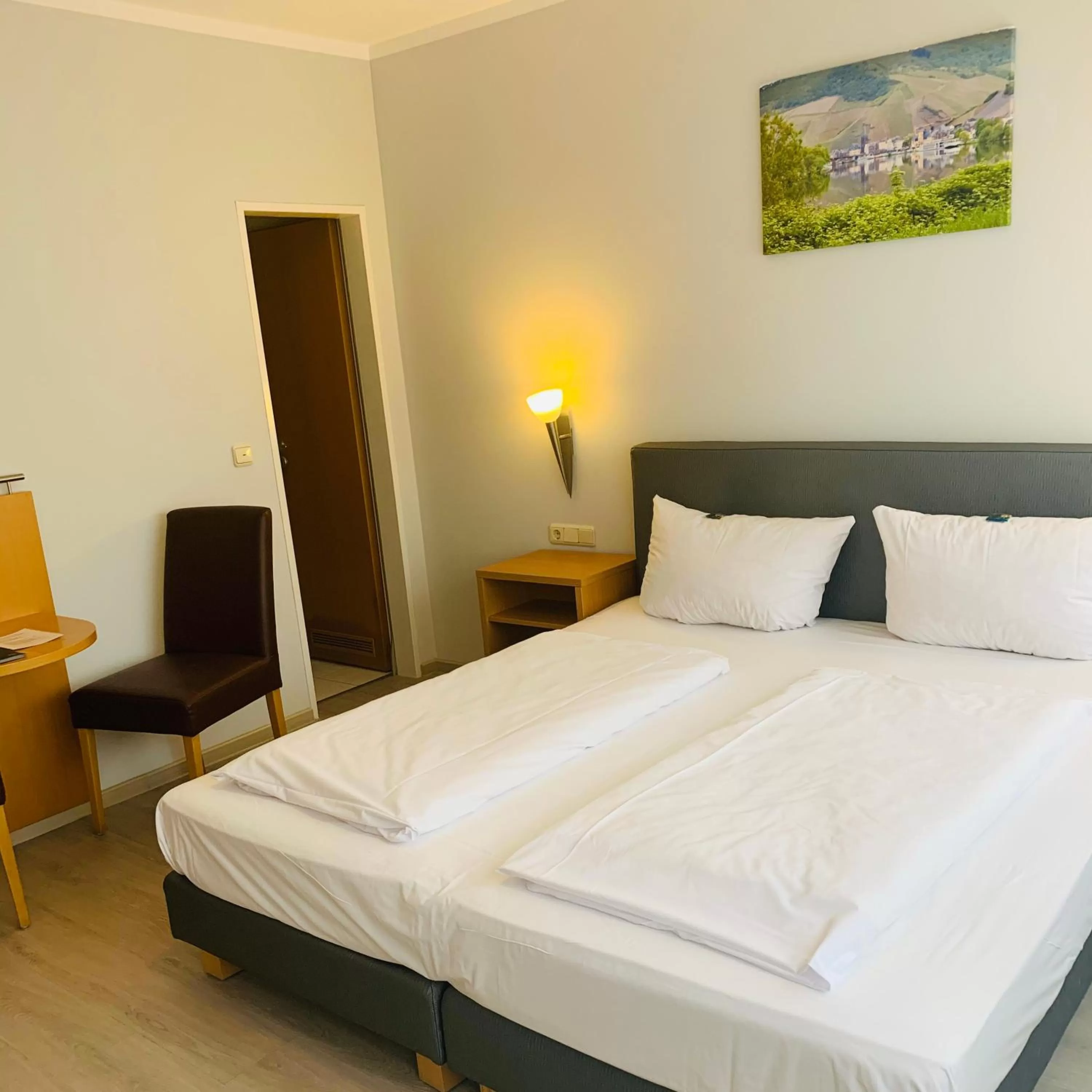 Photo of the whole room, Bed in Moselhaus Weiskopf