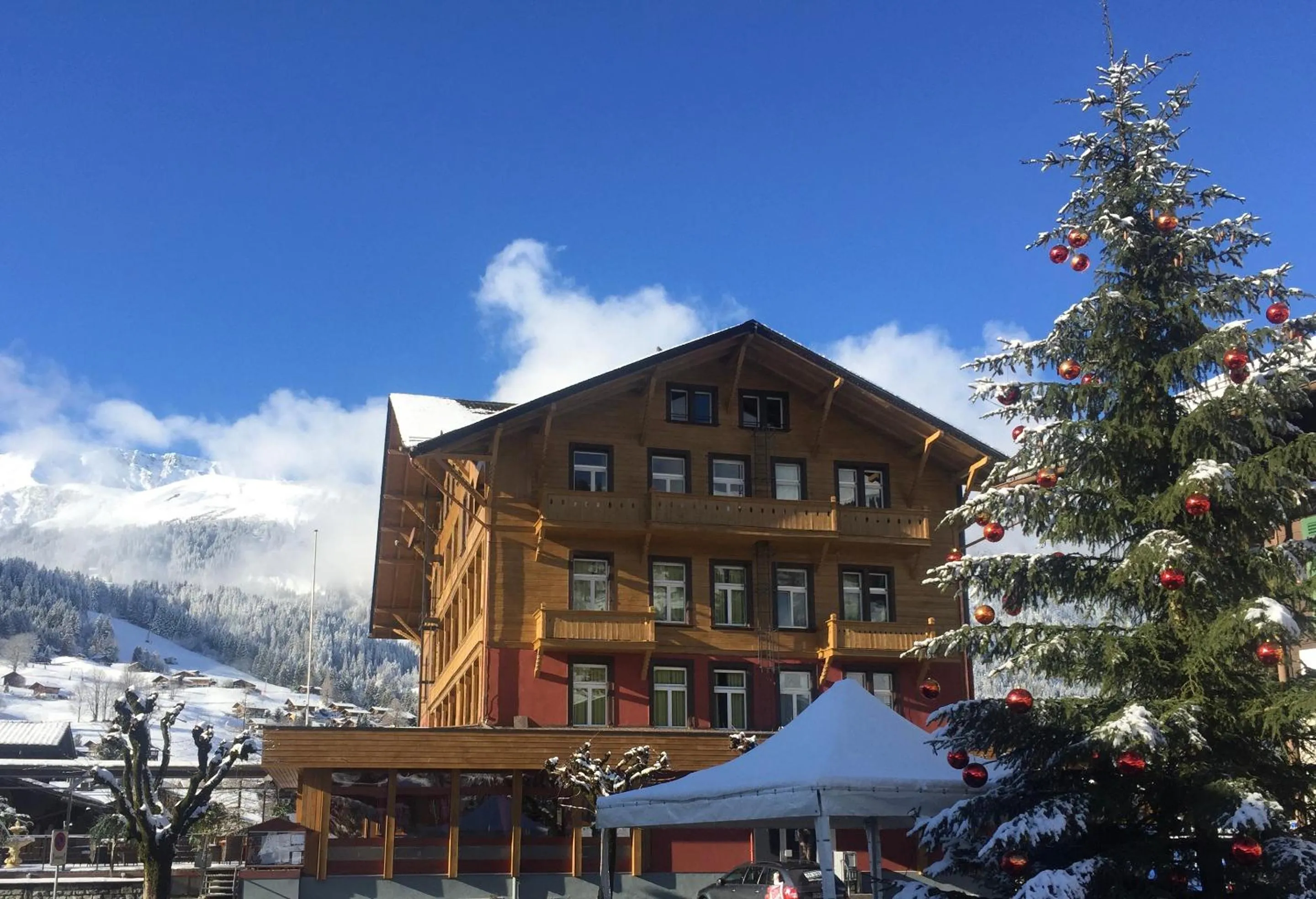 Facade/entrance in Sporthotel Wildstrubel