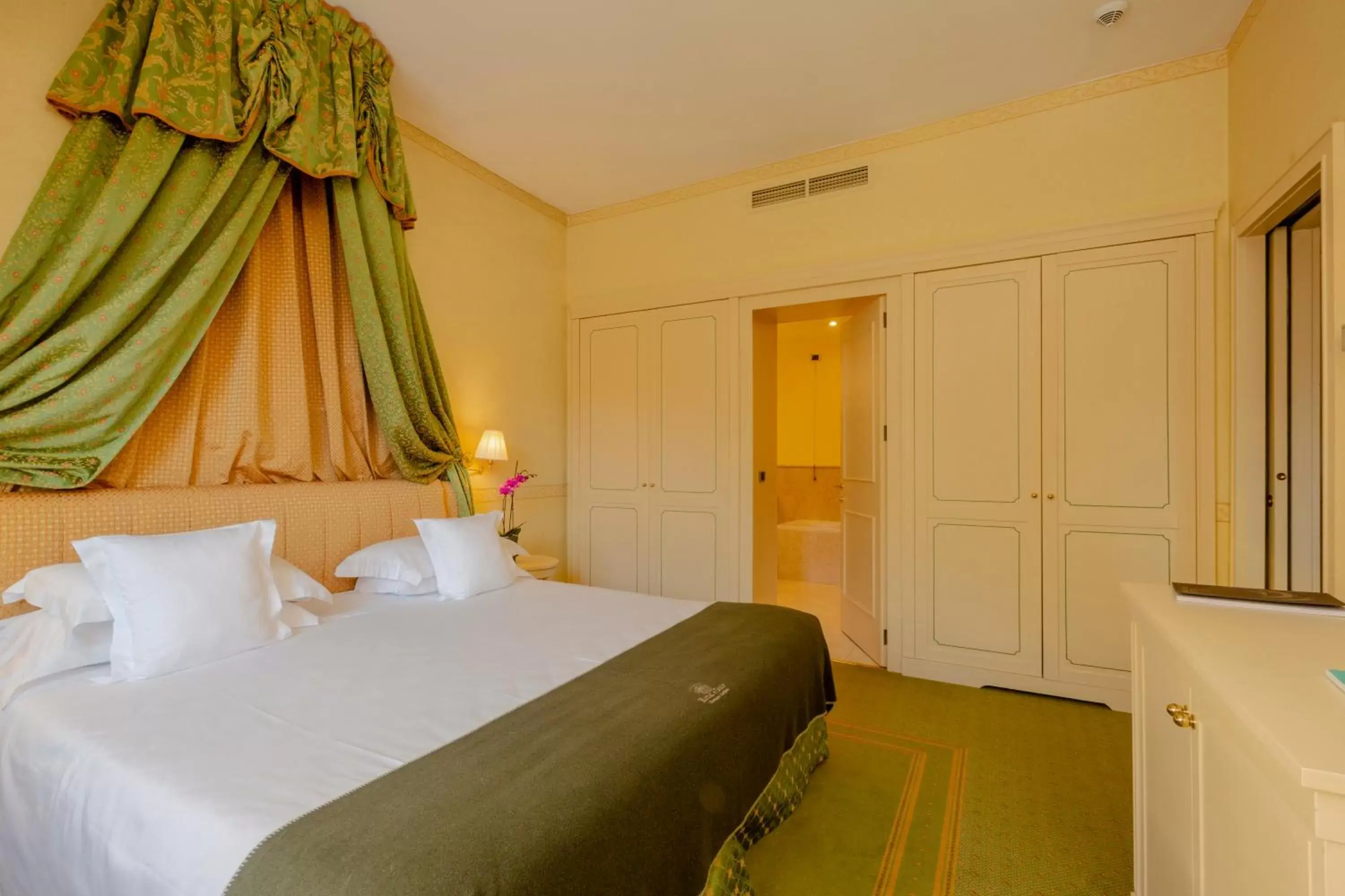 Suite in Grand Hotel Royal E Golf Suite in Grand Hotel Royal E Golf