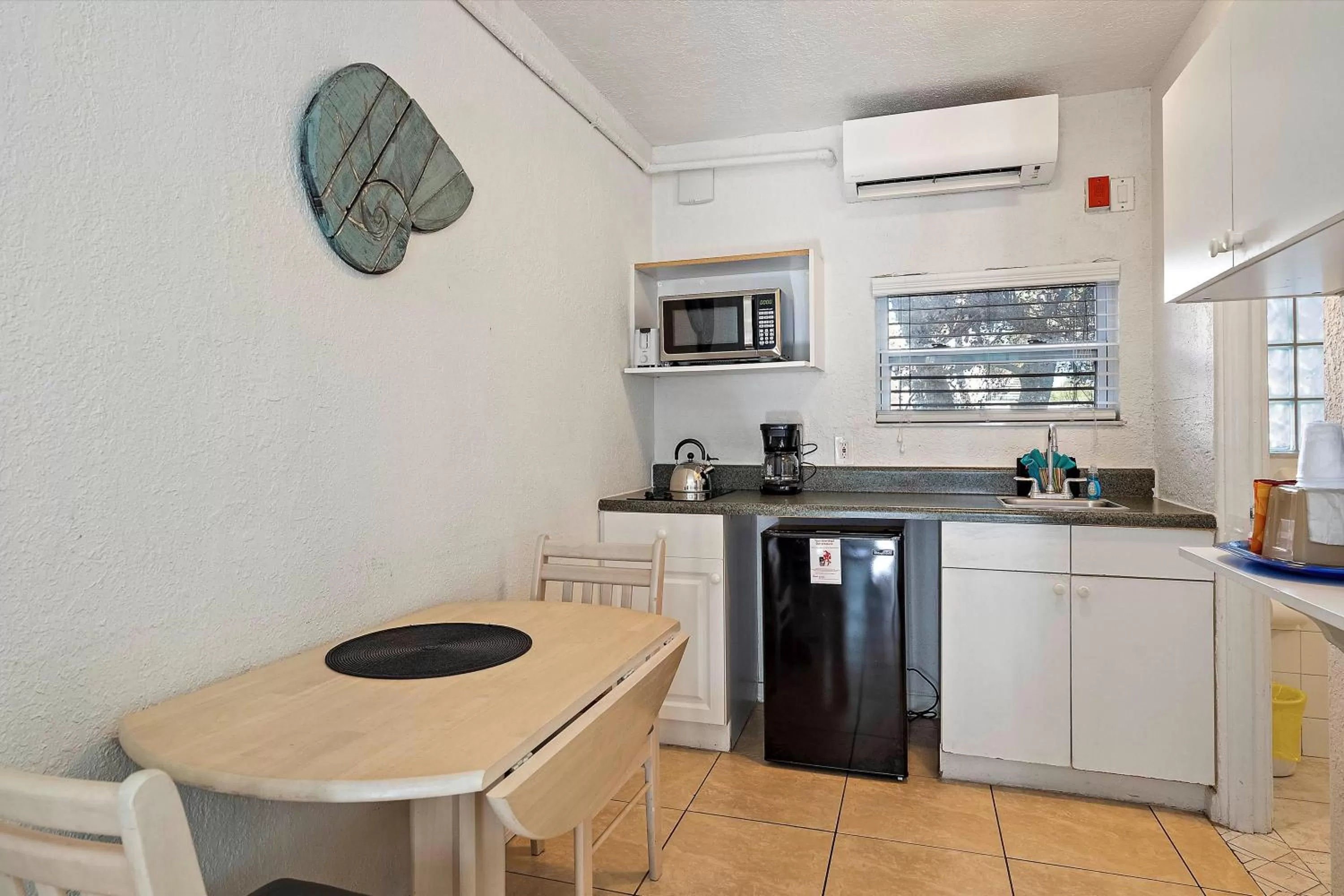 Kitchen or kitchenette in Blind Pass Resort Motel