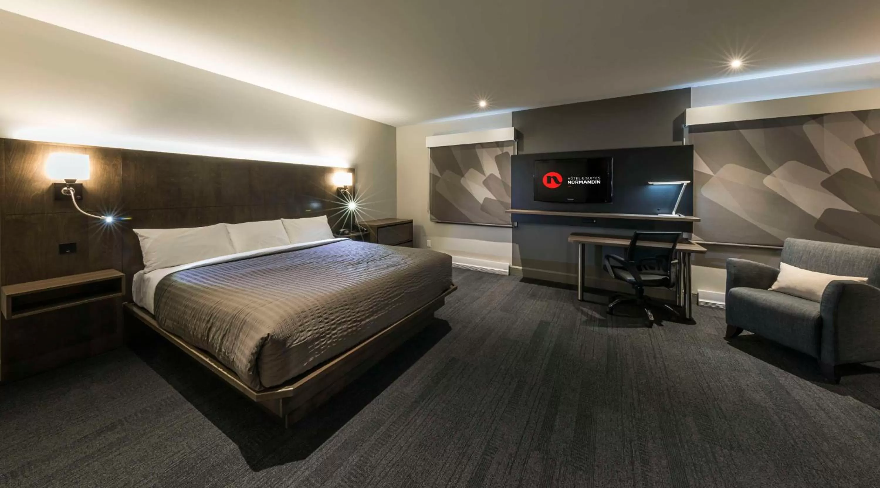 Bed in Hôtel & Suites Normandin Lévis