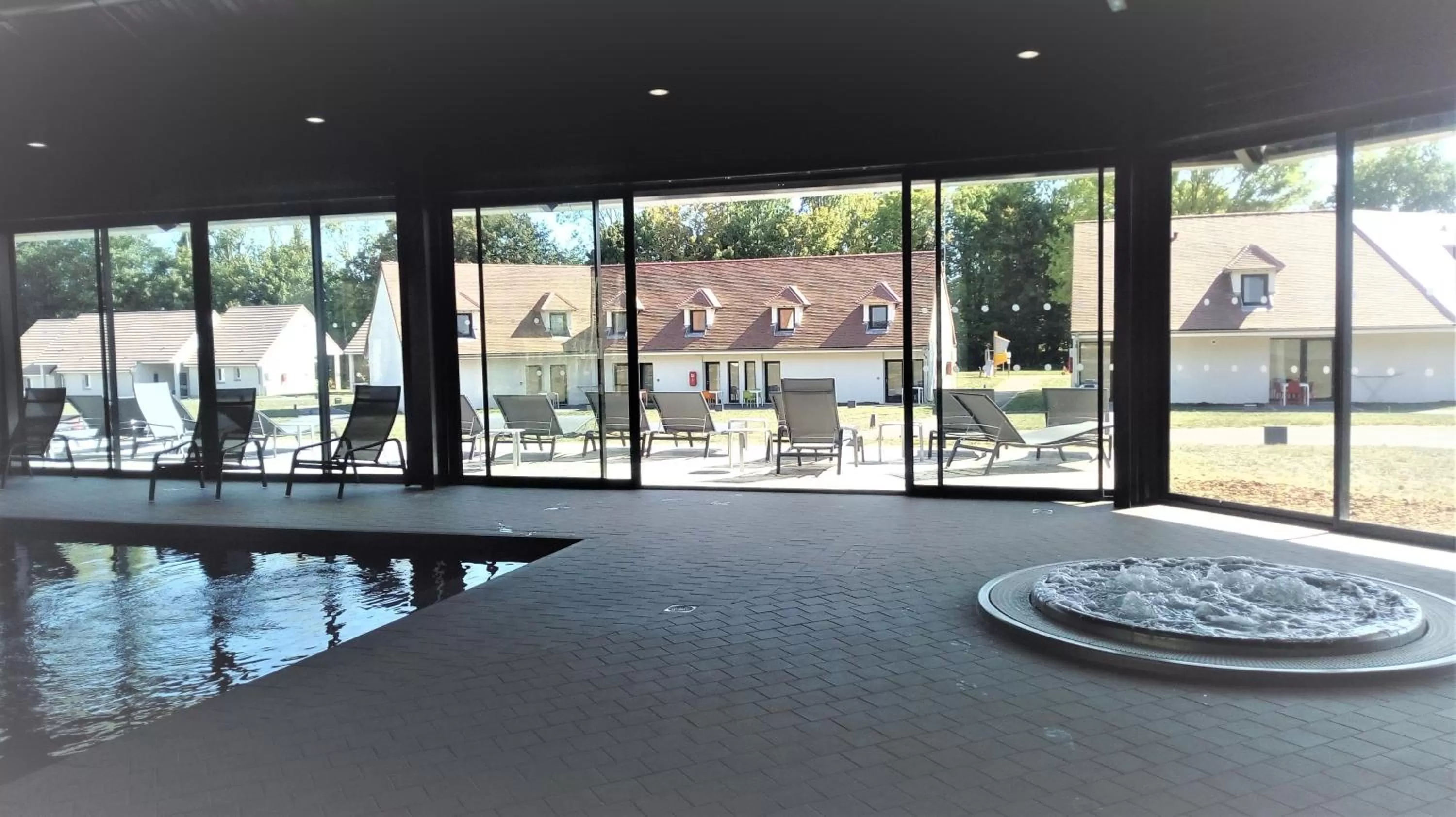 Swimming pool in Hôtel Lac d'Orient