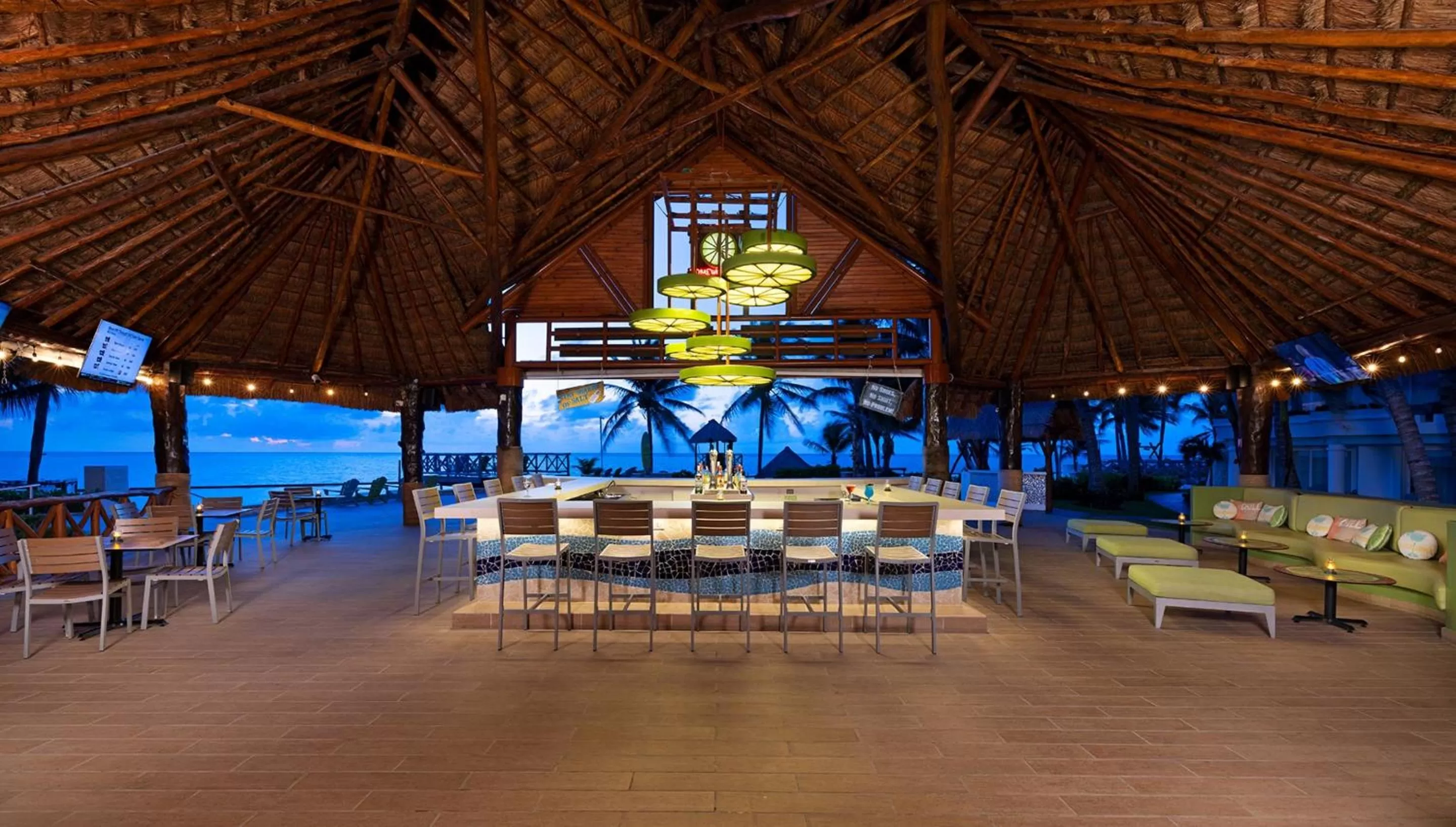Lounge or bar in Margaritaville Island Reserve Riviera Cancún - A Karisma All-Inclusive Experience for All