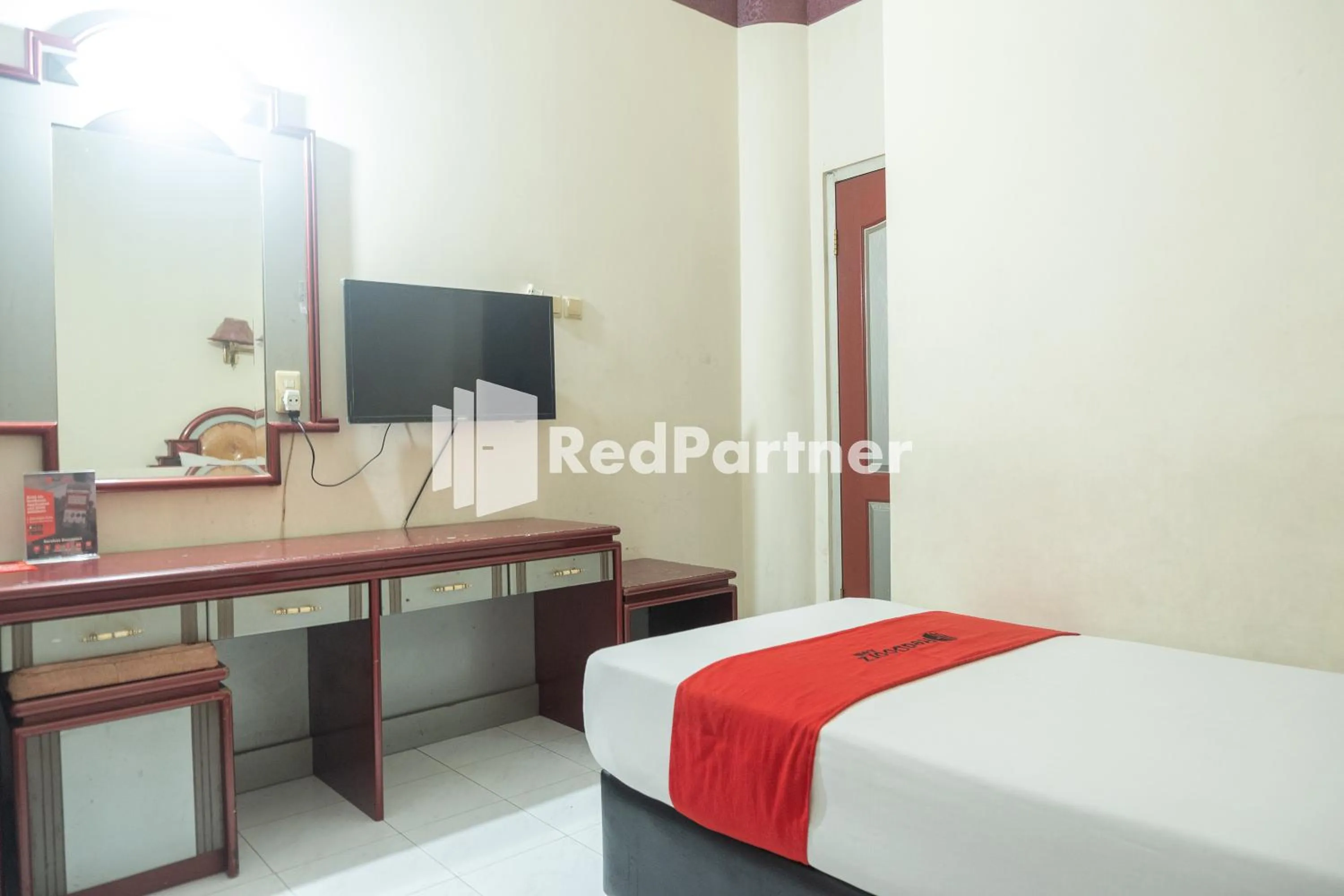 Bed in Akur Hotel Malioboro Mitra RedDoorz