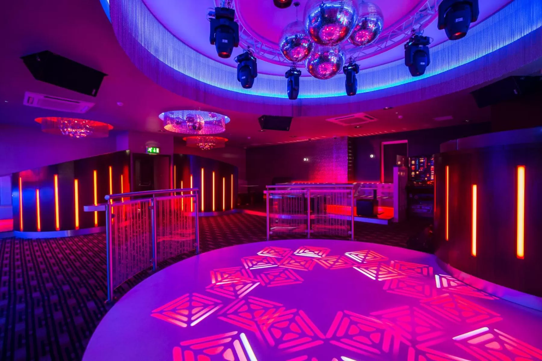 Area and facilities in The Commercial Hotel