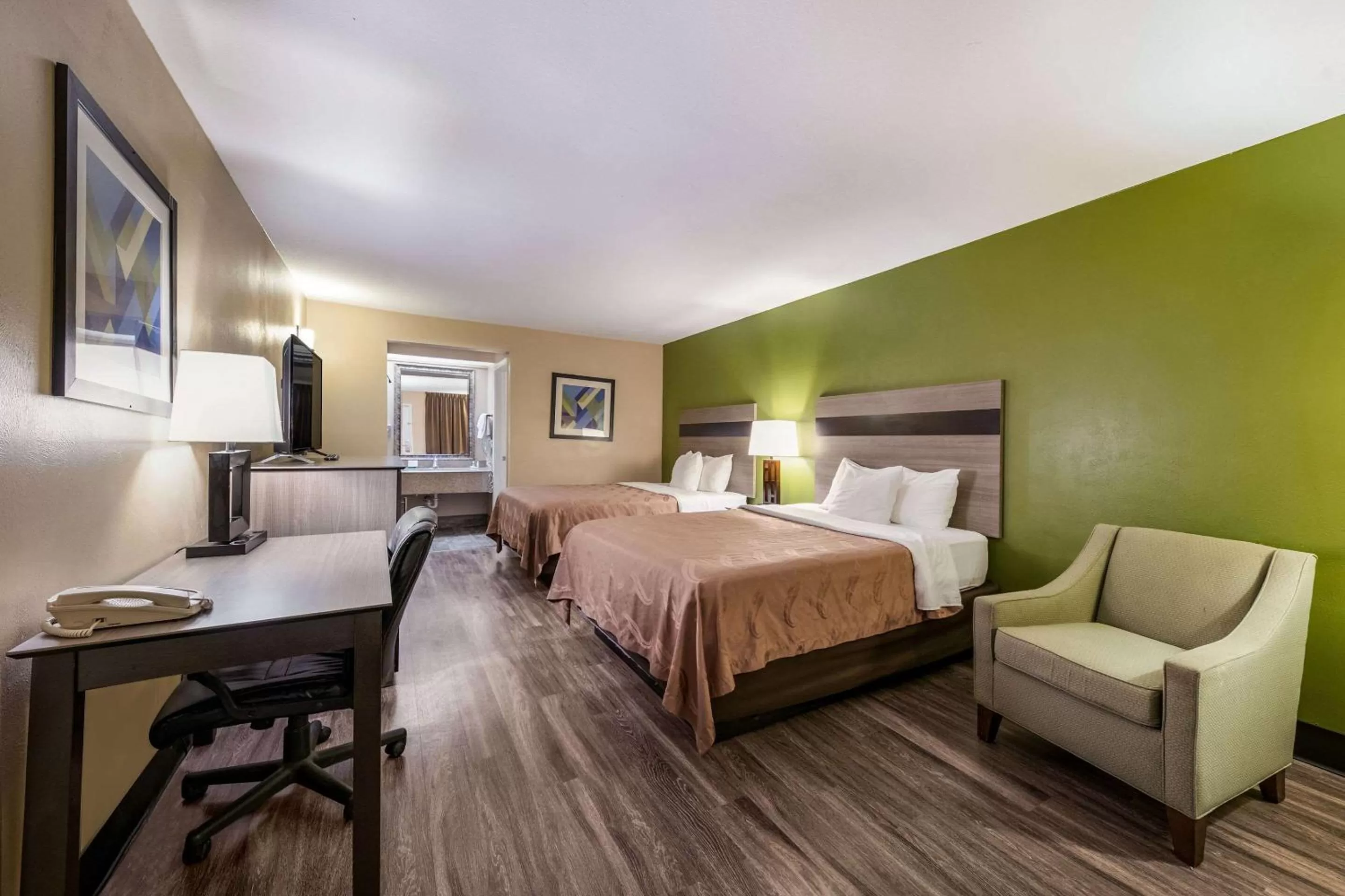 Photo of the whole room, Bed in Quality Inn & Suites Garland - East Dallas