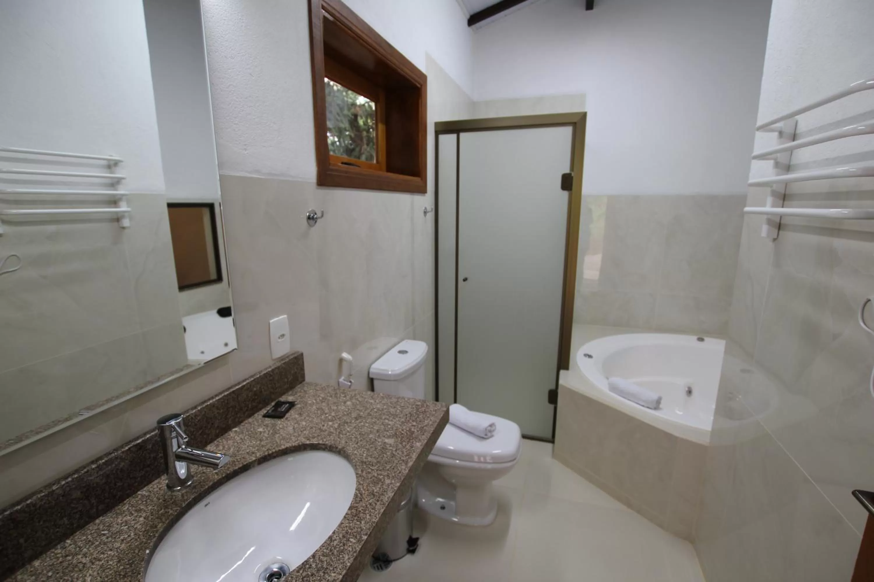 Shower in Pousada Aguia da Montanha