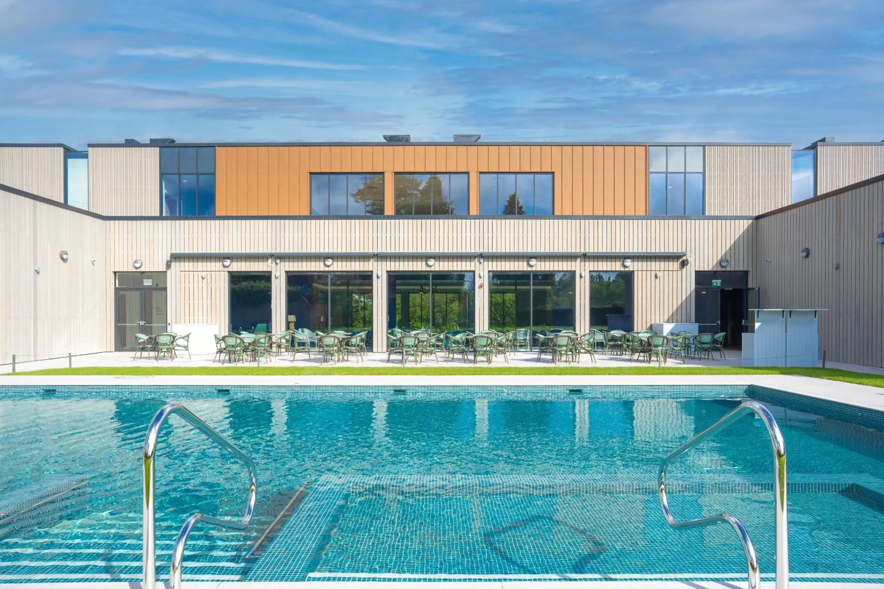 Pool view in Foxhills Club & Resort