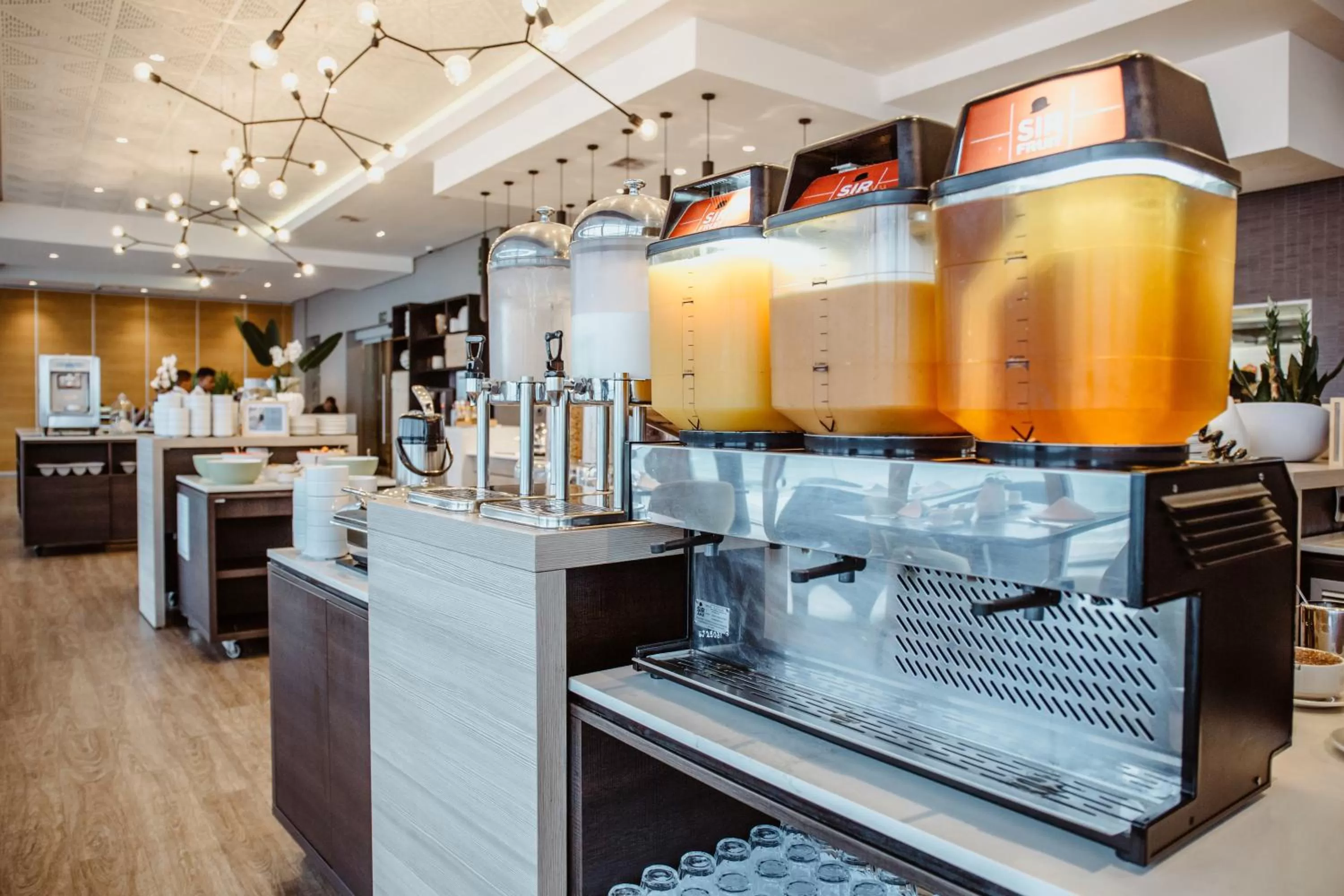 Restaurant/places to eat in Belaire Suites Hotel