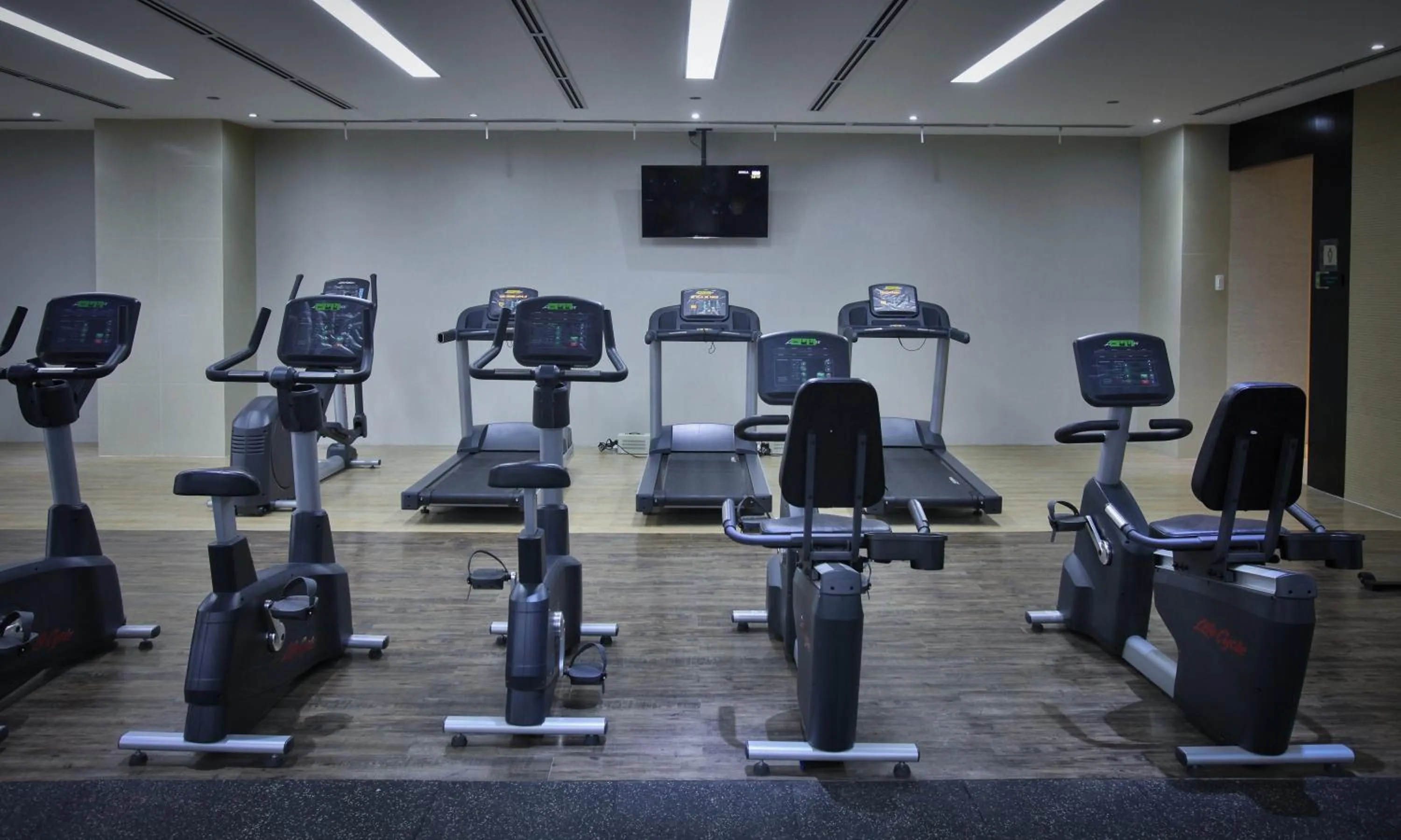 Fitness centre/facilities in Limketkai Luxe Hotel